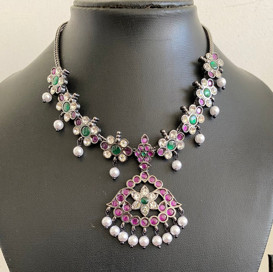 Black finish precious kemp-green-white pearl necklace dj-53243