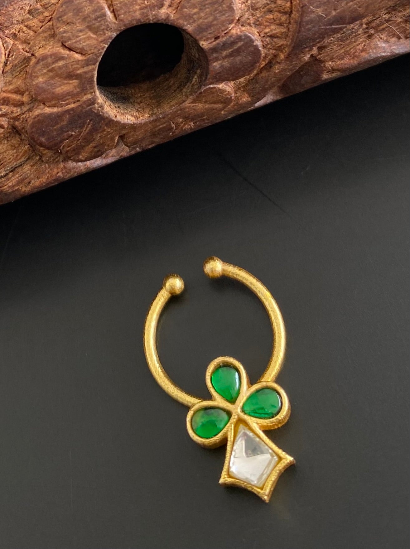 Gold tone kundan jadau green-white stone nose pin/bulakku dj-53758