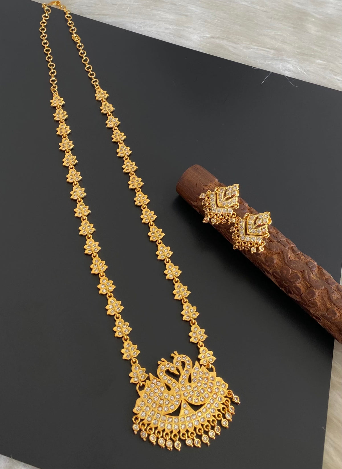 Gold tone south indian style AD white swan short haar set Dj-54925