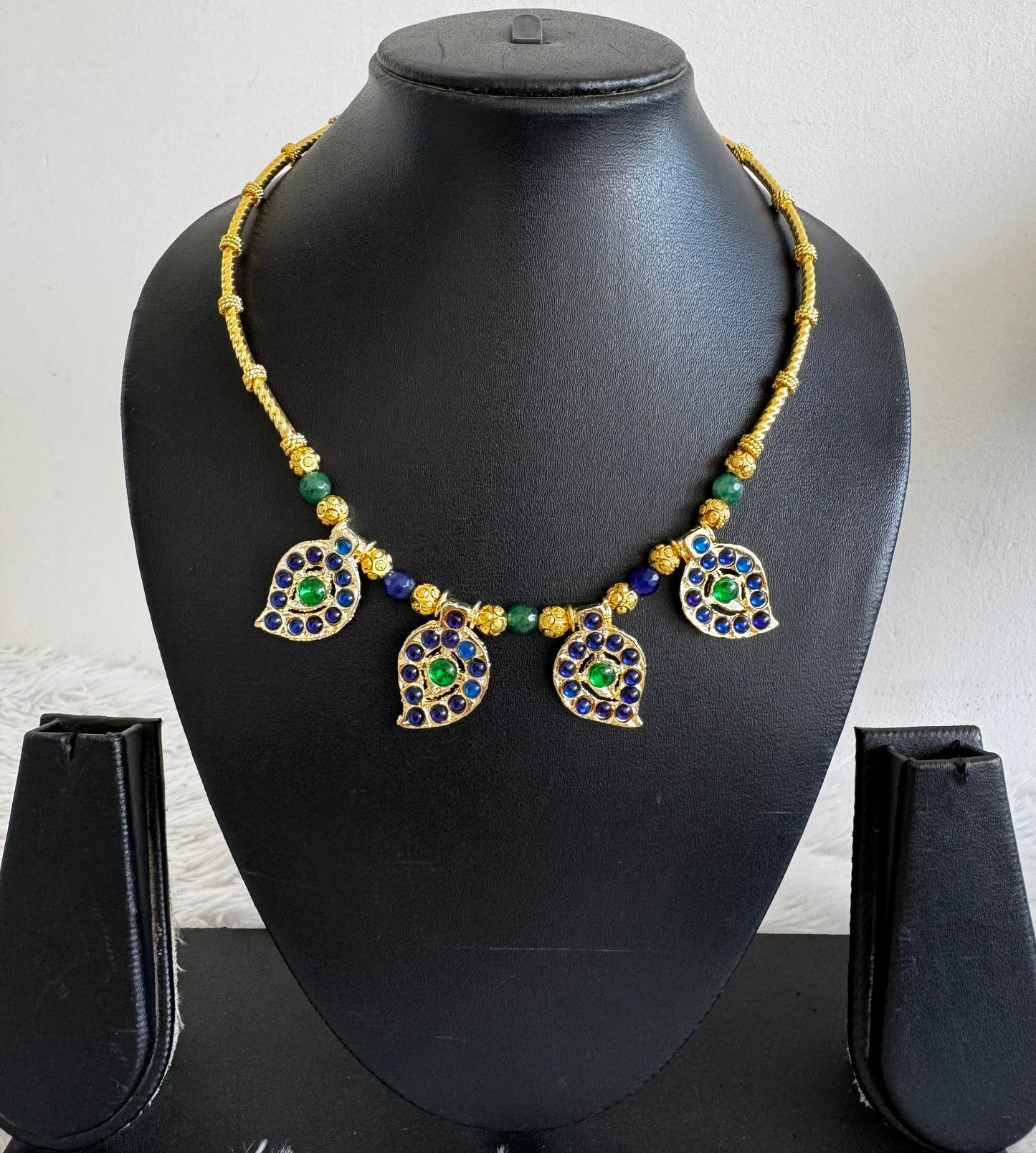 Gold tone blue-green mango semi precious kemp hasli necklace Dj-52621