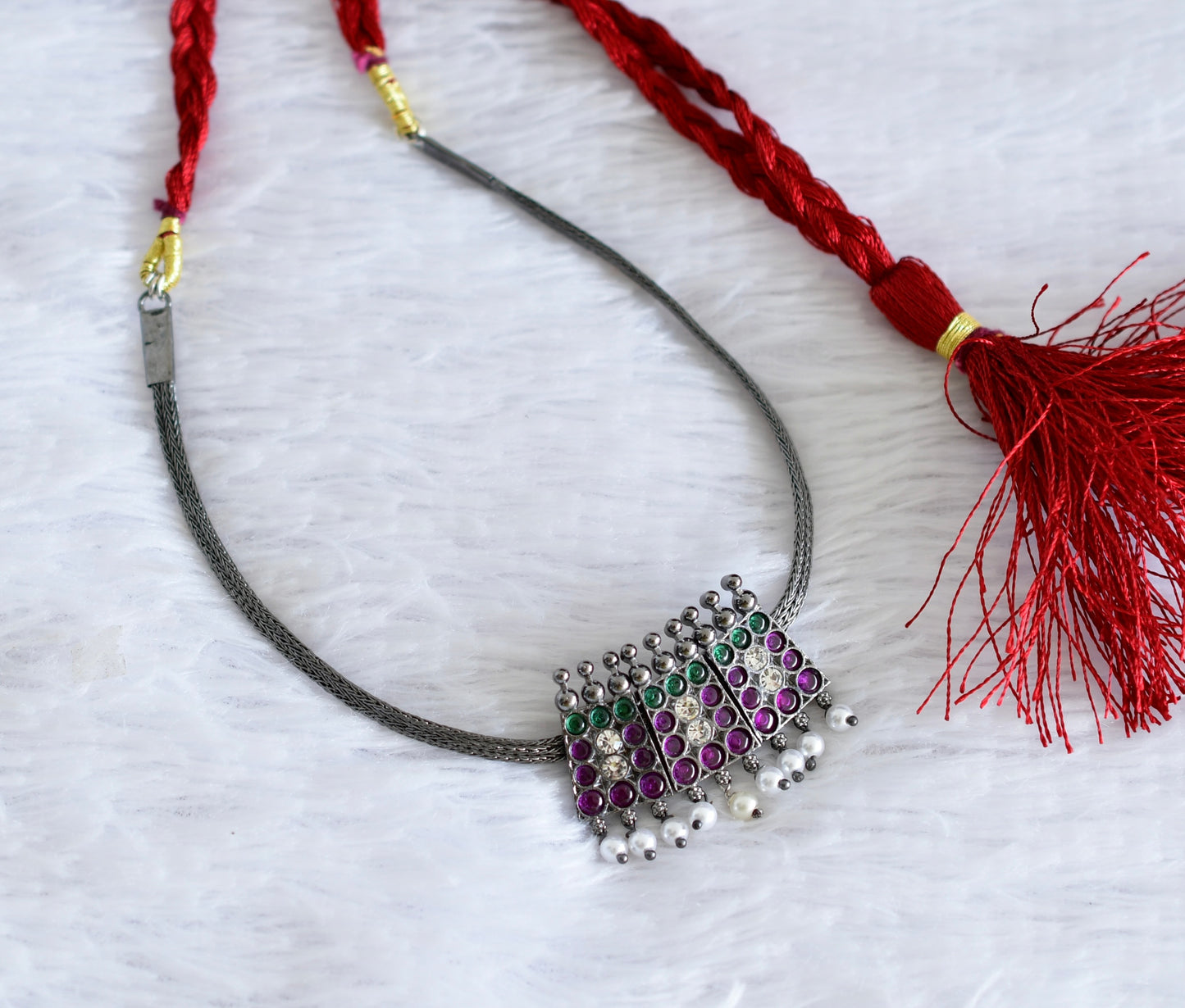 Black finish precious kemp-green pearl poothali necklace dj-52277