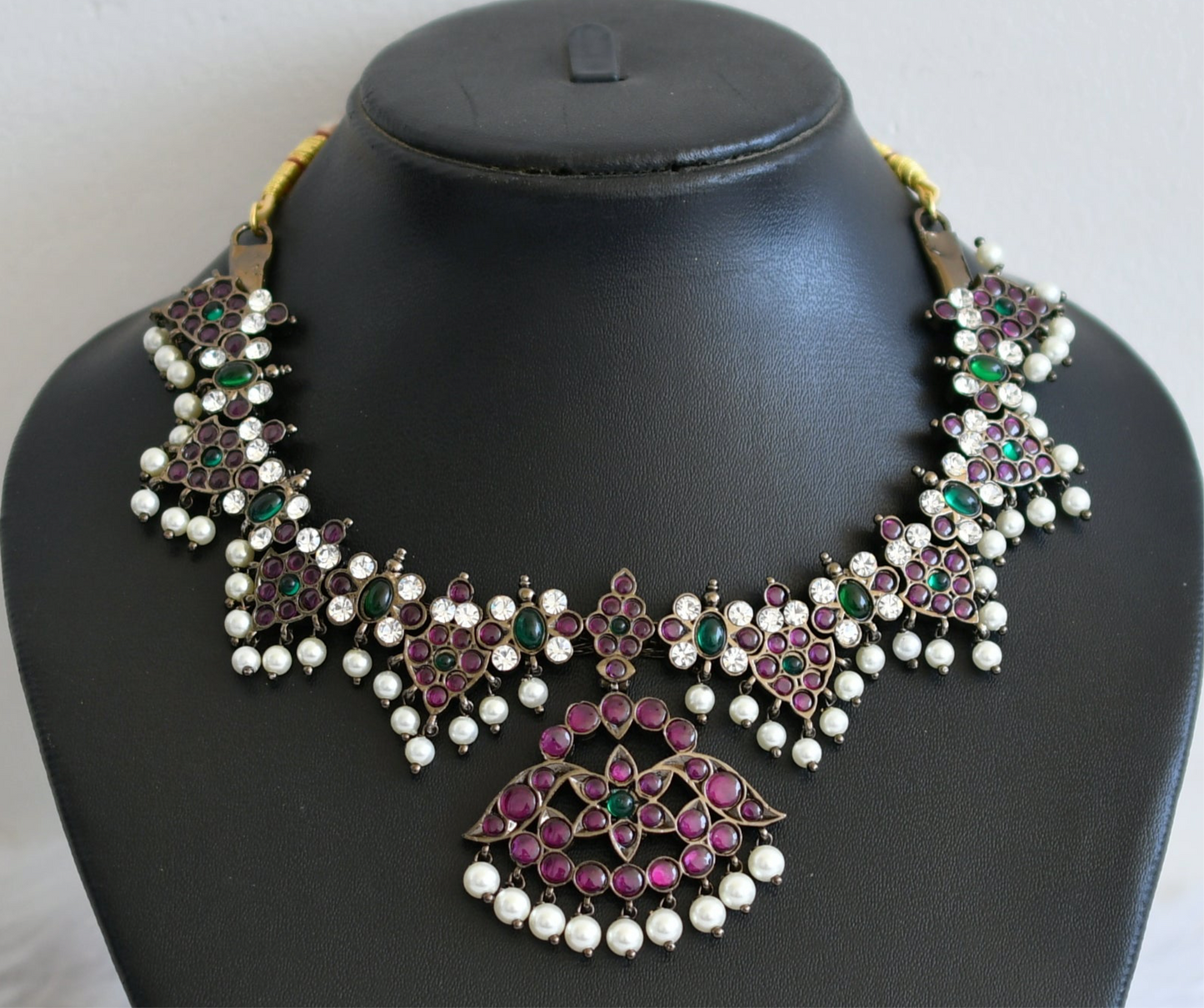 Black finish precious kemp-green-white pearl bead necklace dj-50428