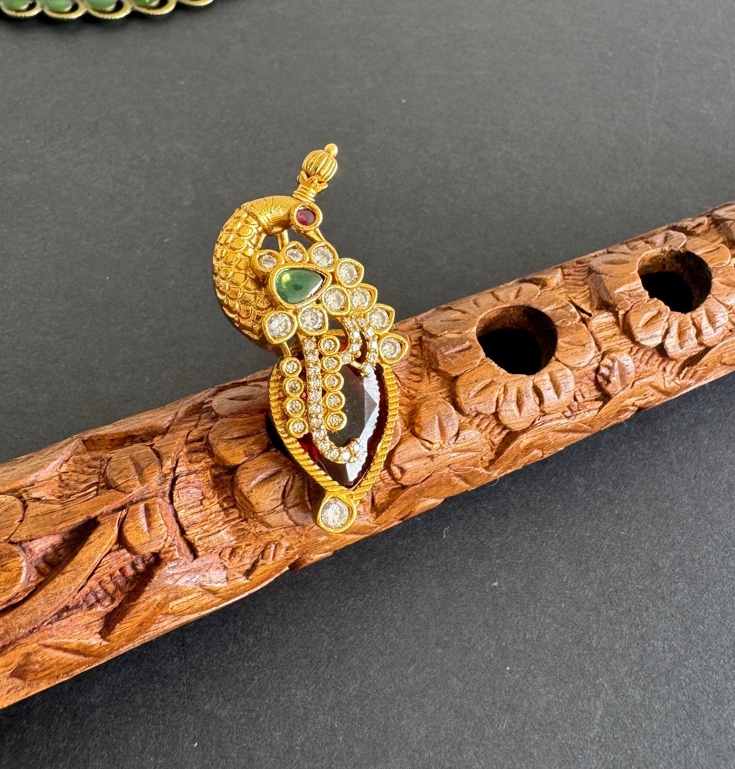 Matte finish kemp-green magenta pink peacock hair jewel dj-52042