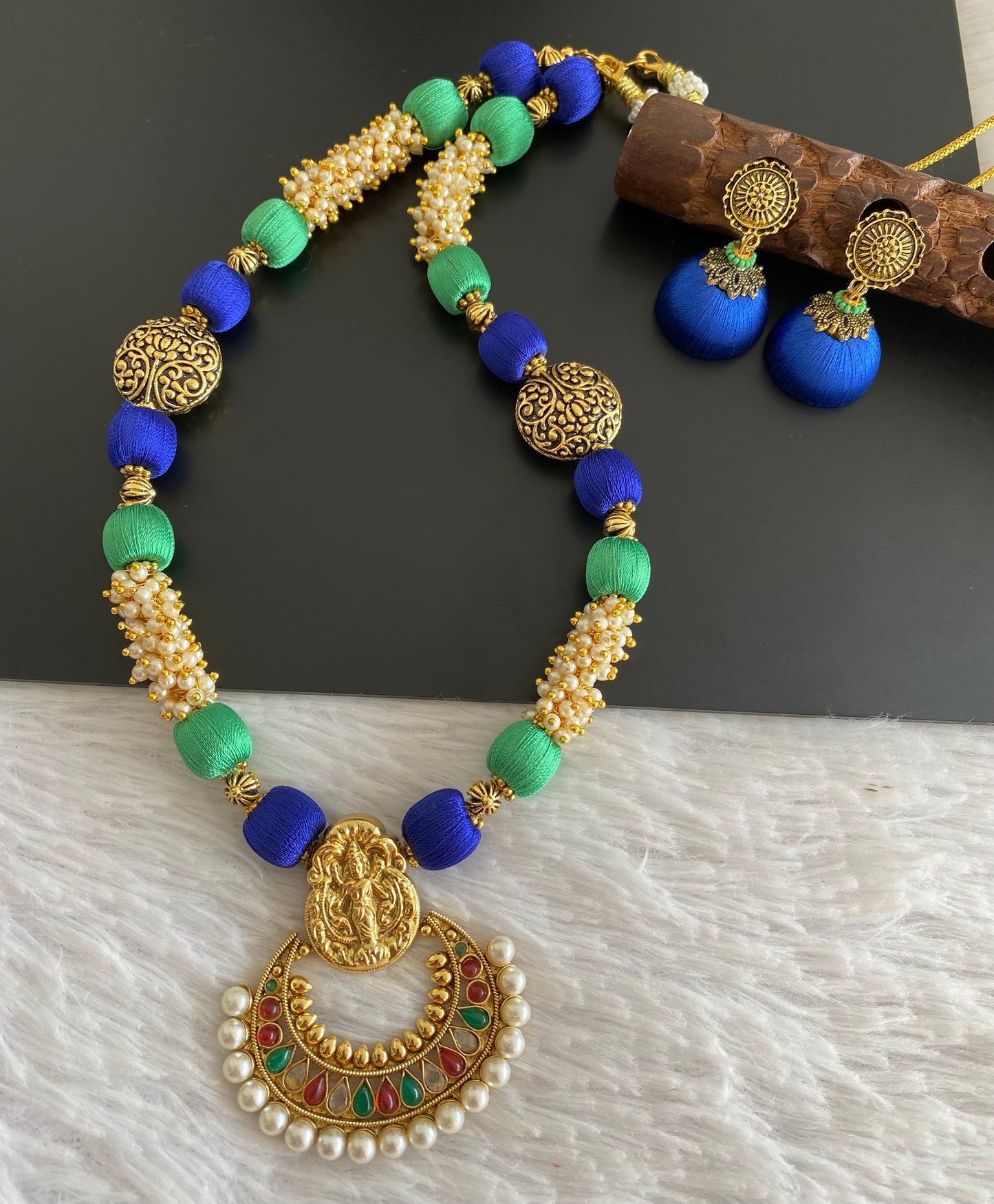 Antique gold tone blue-green silk thread beaded pearl cluster necklace Set dj-52923