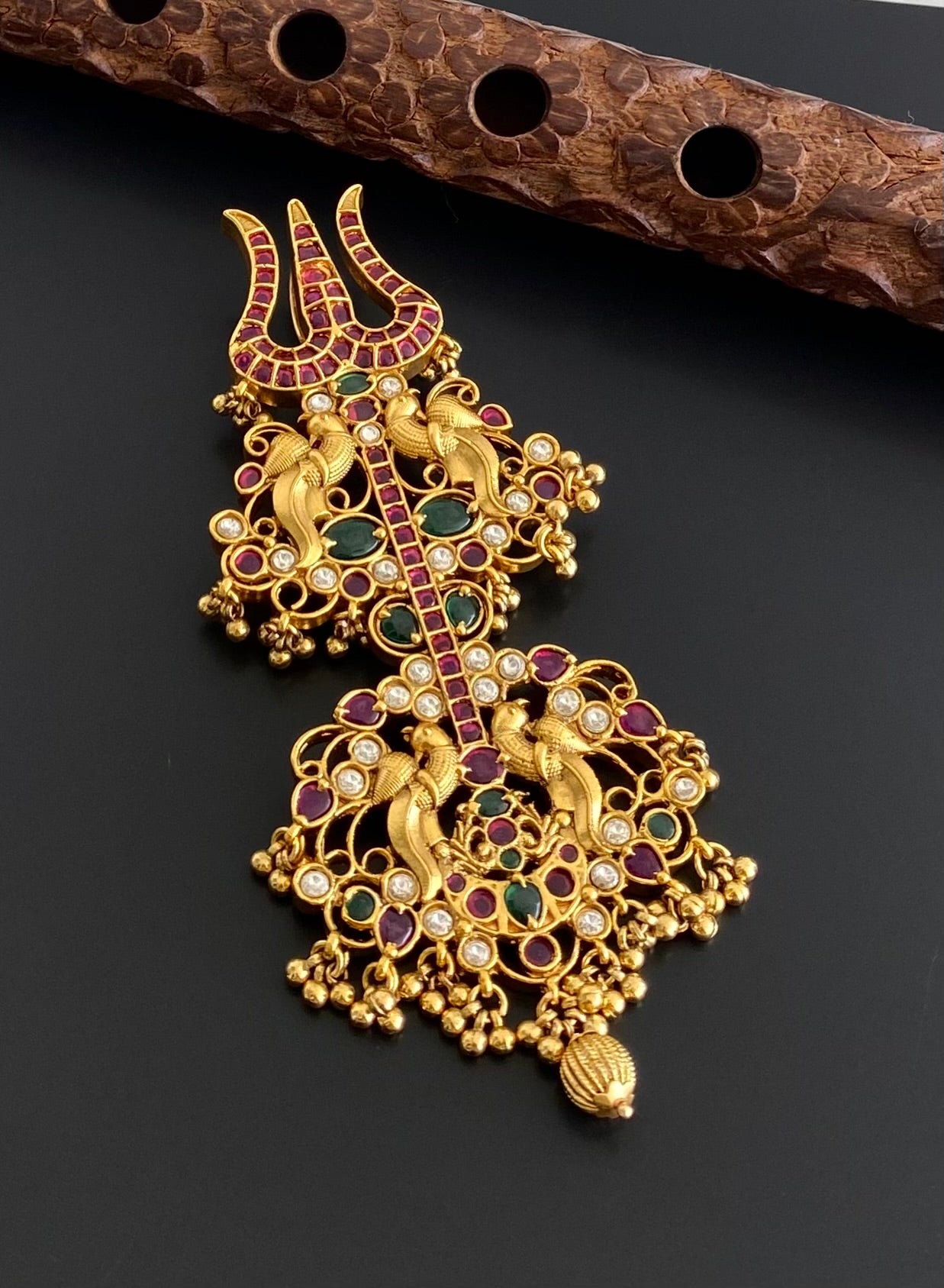 Matte finish kemp-green-white trishul pendant dj-54089