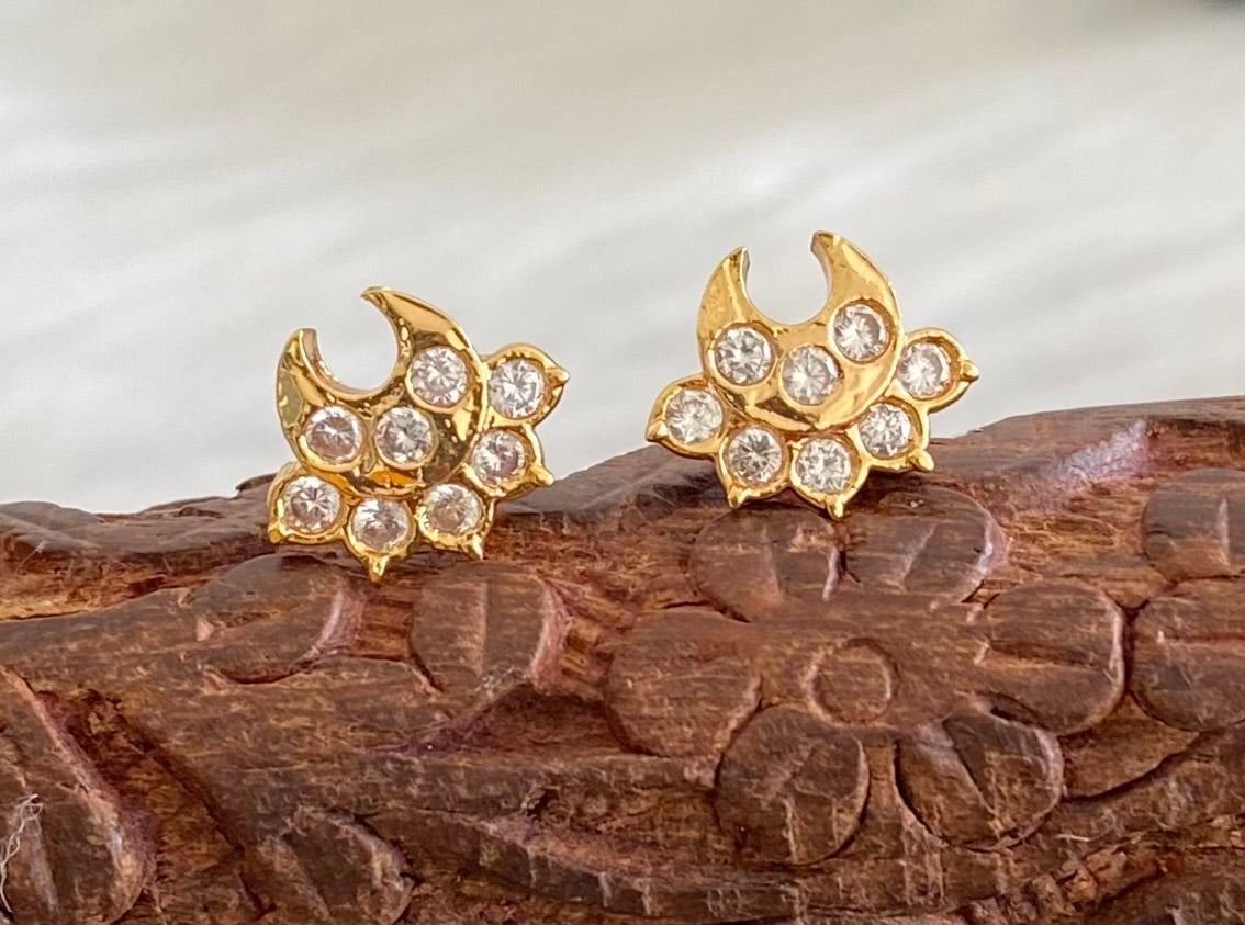 Gold tone AD white stone stud/earrings dj-53869
