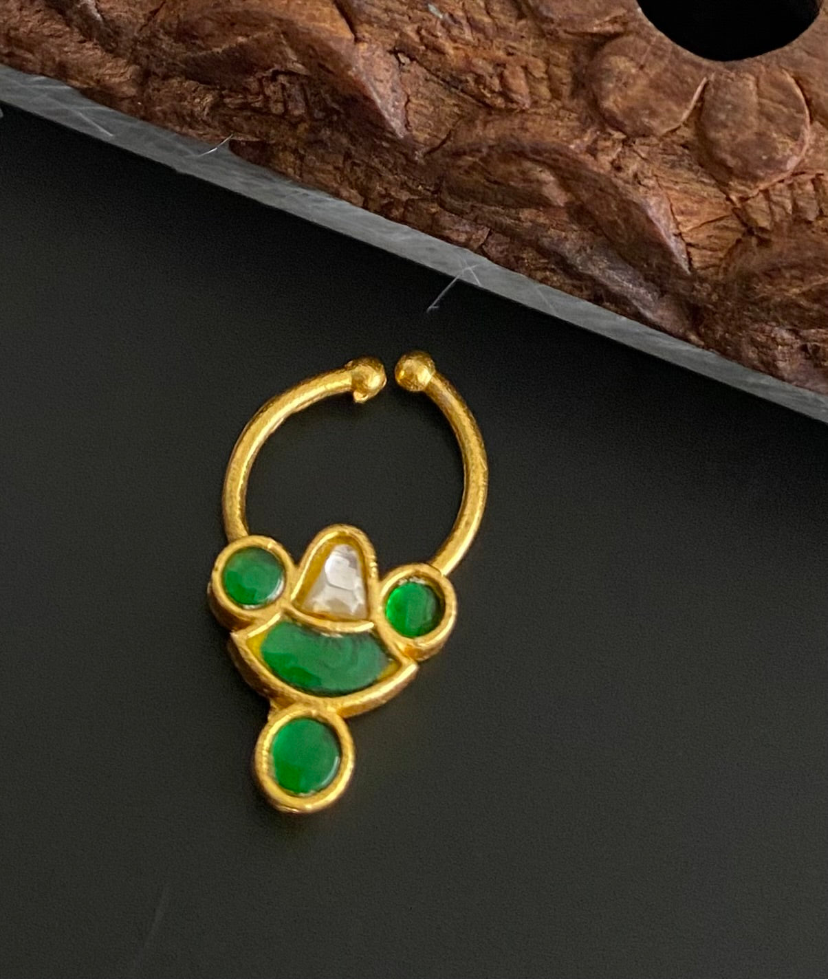 Gold tone kundan jadau green-white stone nose pin/bulakku dj-53766