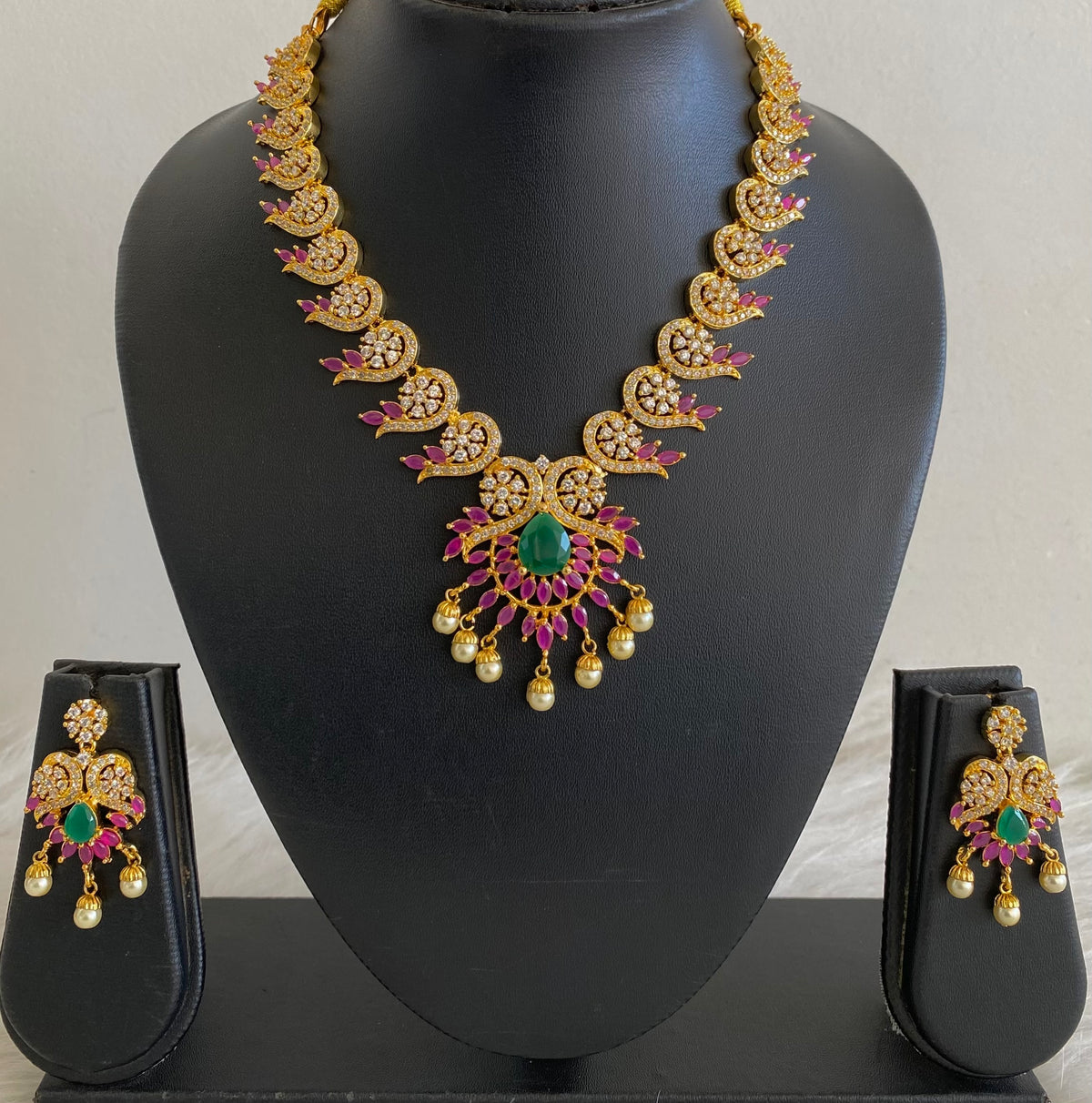 Gold tone cz ruby-emerald pearl necklace set dj-55108