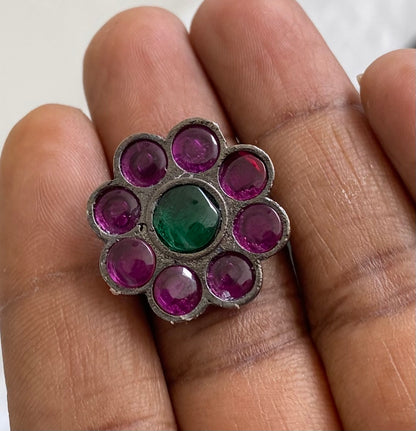Black finish precious kemp-green finger ring dj-53686