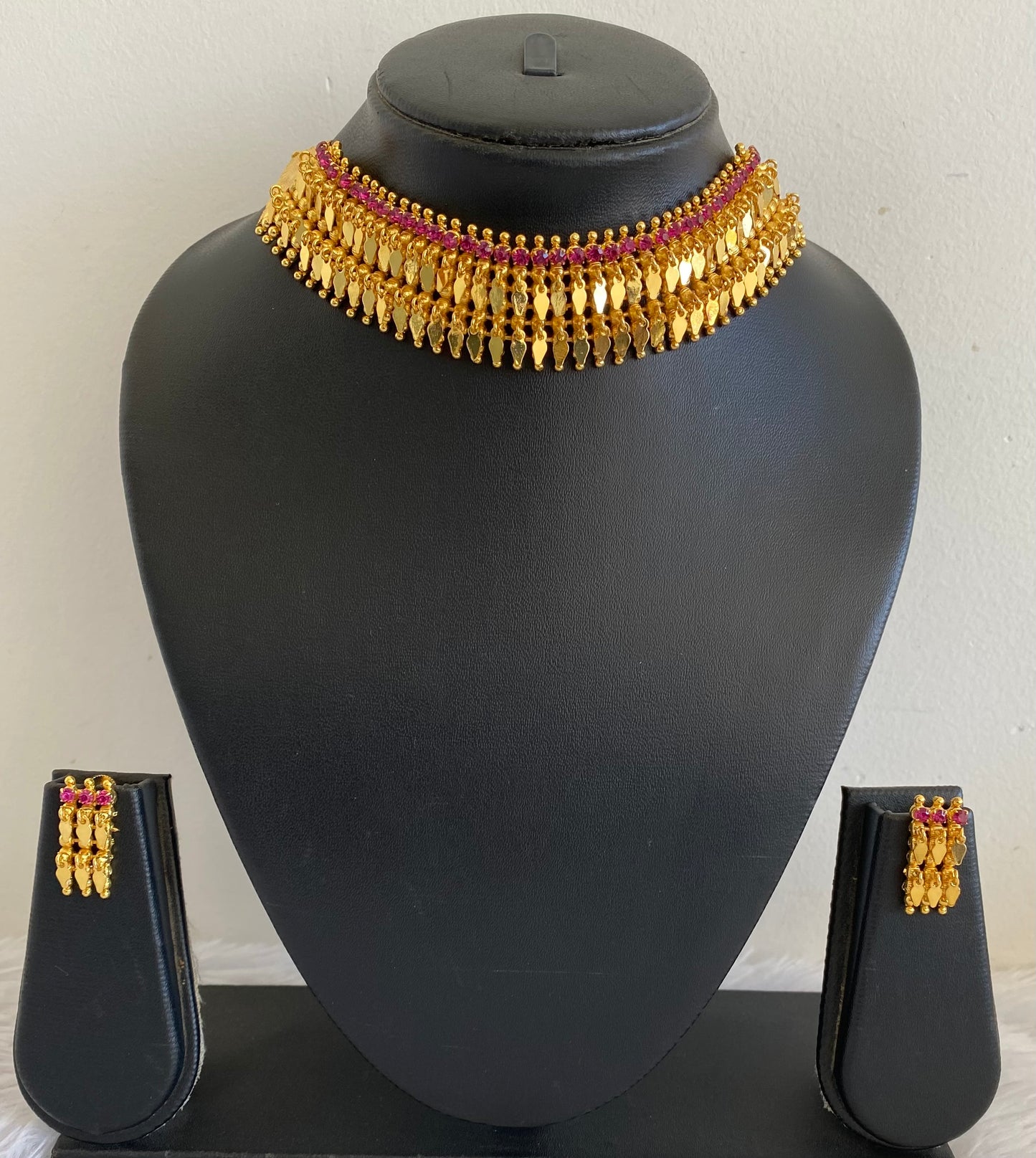 Gold look alike ruby stone elakka thali choker necklace dj-52751