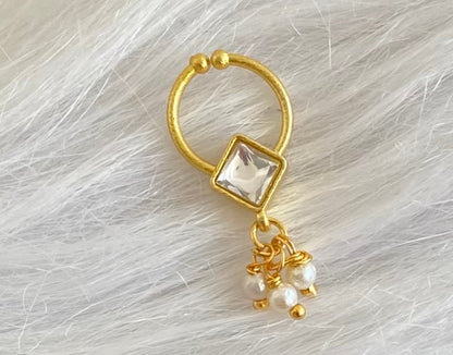 Gold tone white stone pearl nose pin/bulakku dj-53818