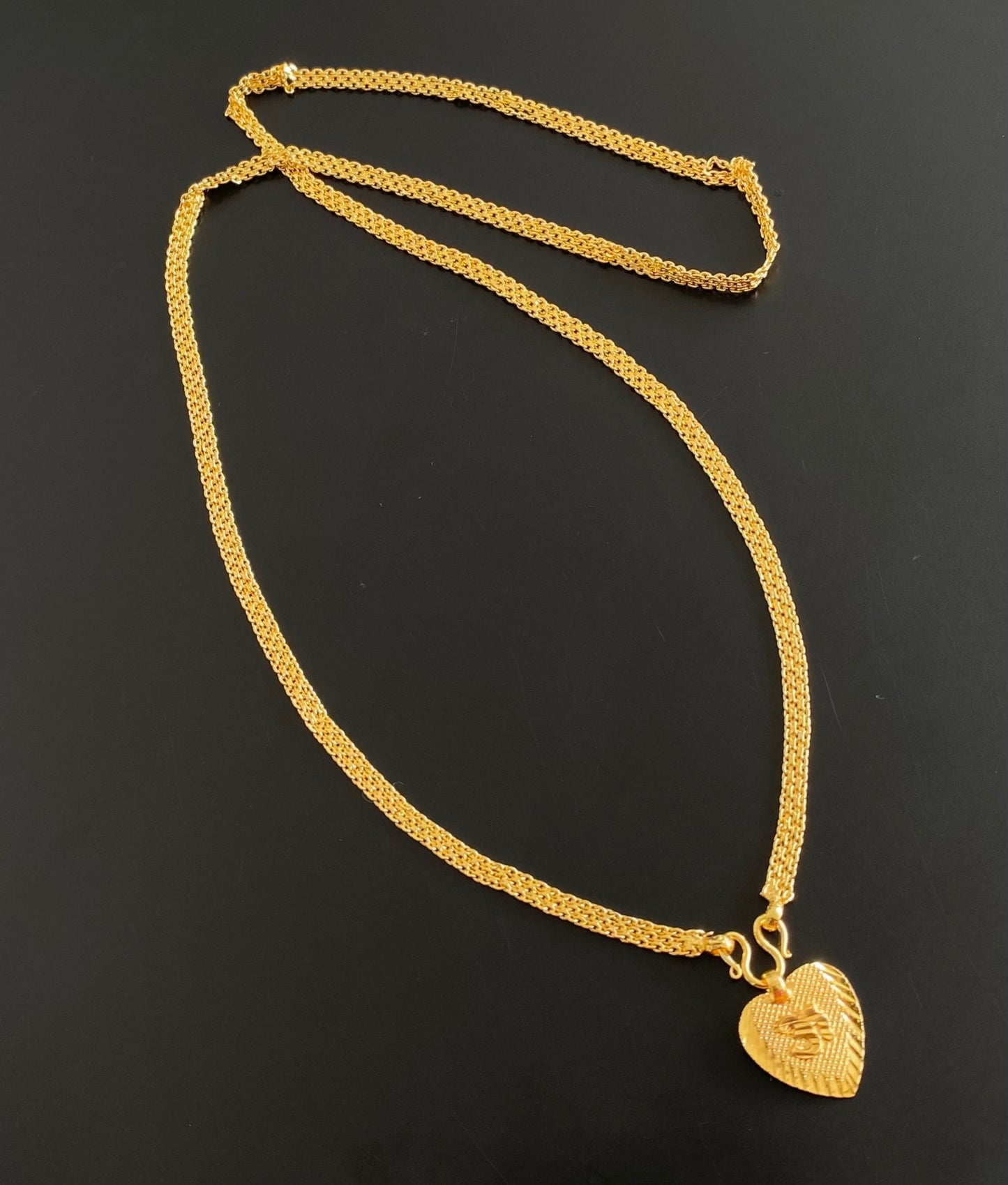 Gold tone 24 inches chain with om heart pendant dj-54381