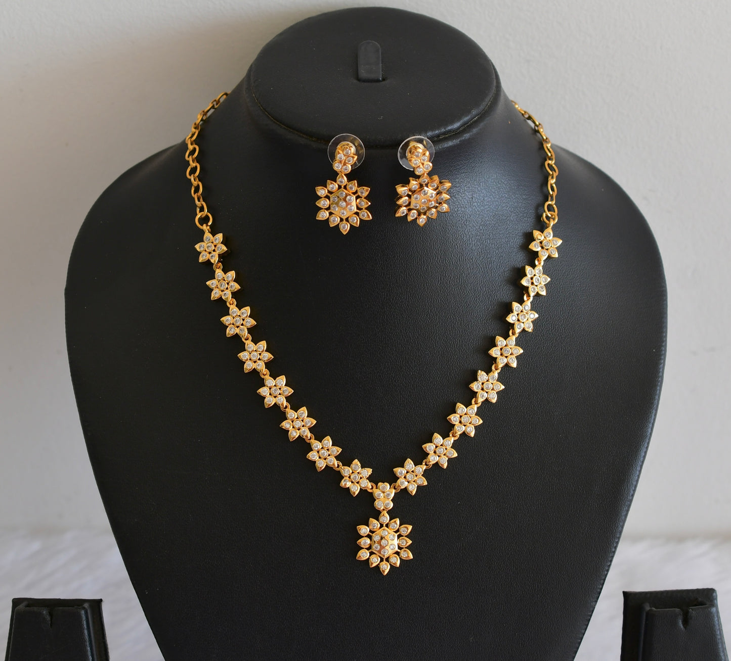 Antique gold tone white flower necklace set dj-53338