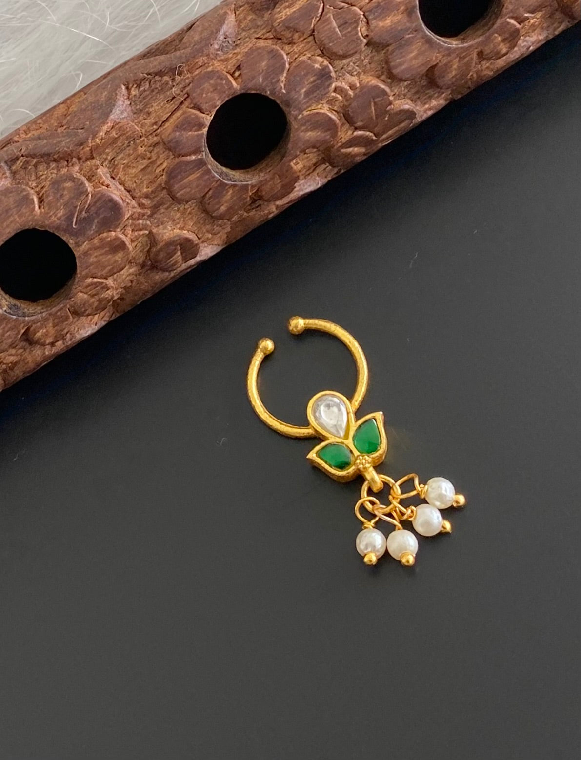 Gold tone kundan jadau green-white stone pearl nose pin/bulakku dj-53801