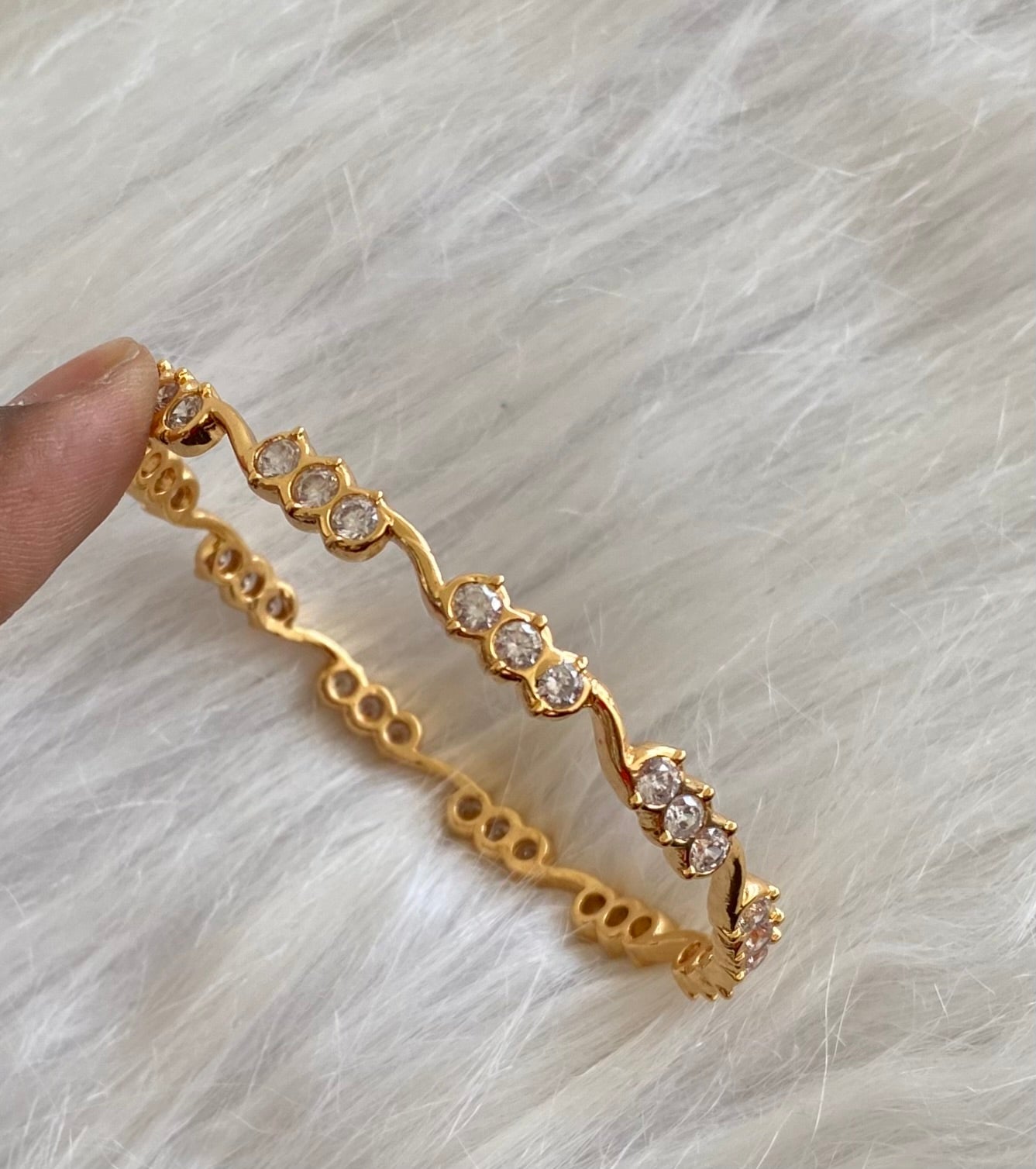 Gold tone white stone bangle(2.10) Dj-53902