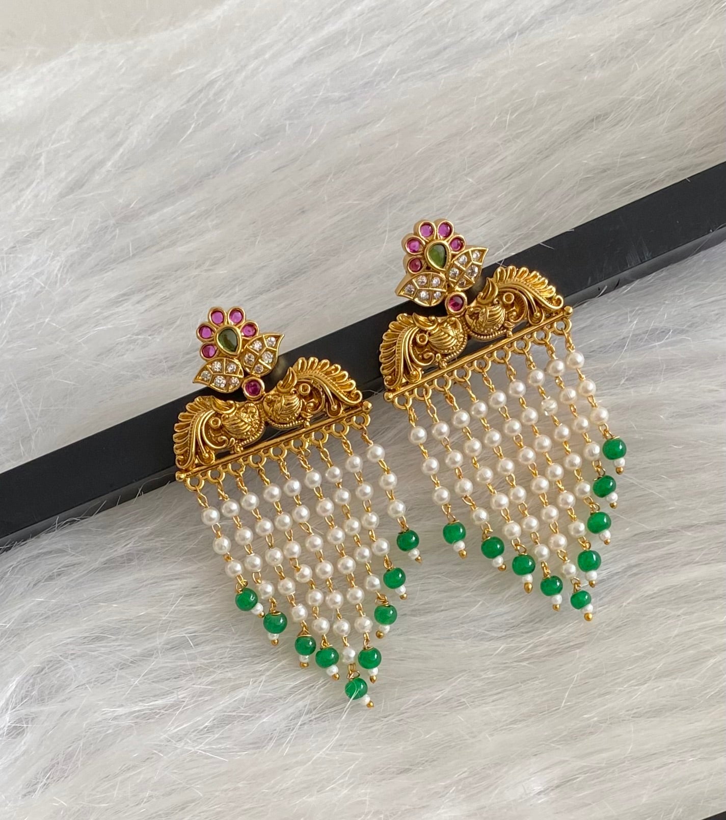 Antique gold tone peacock pearl green beaded earrings dj-54642