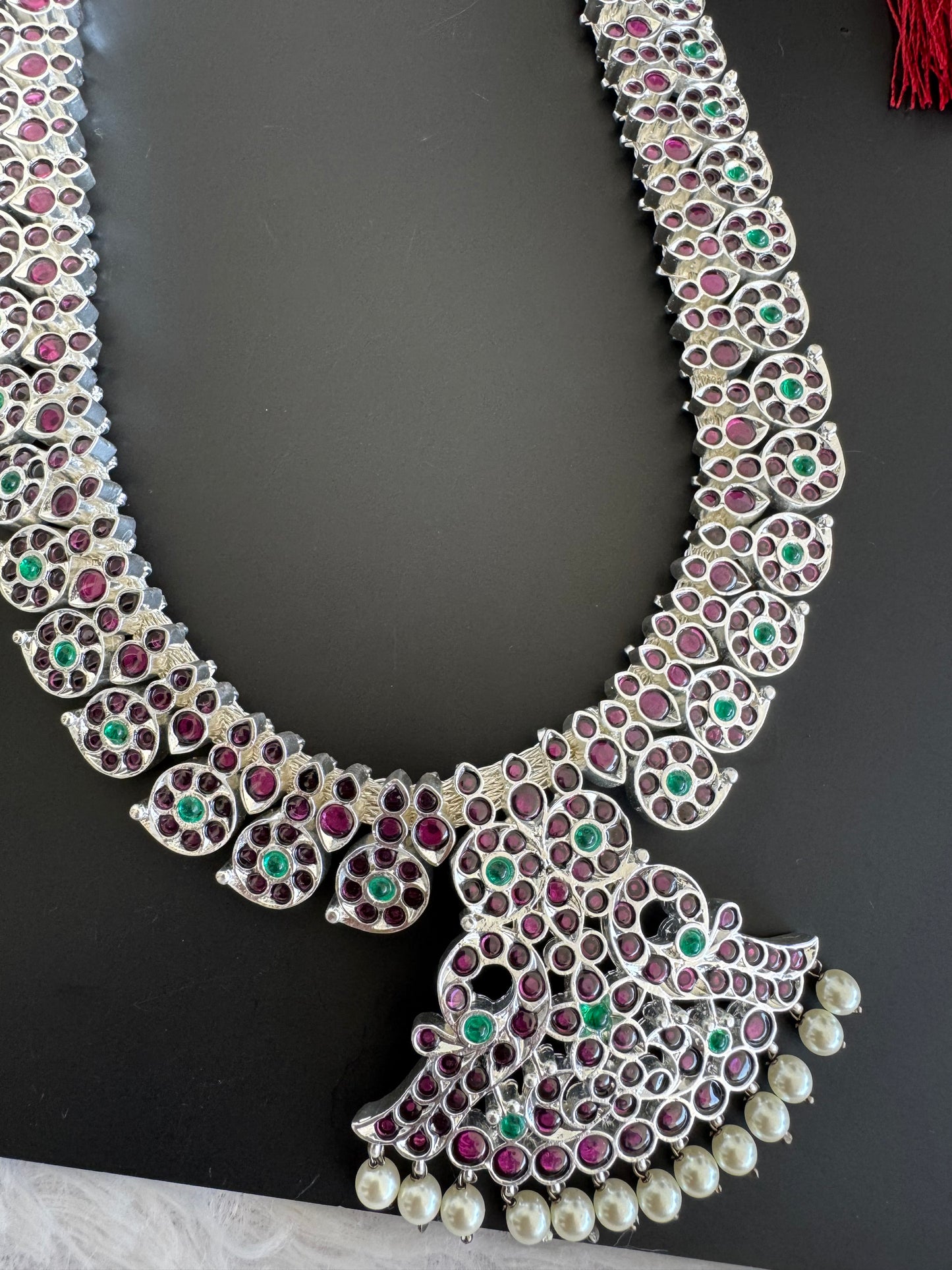 Silver tone precious kemp-green white pearl mango peacock haar Dj-52529