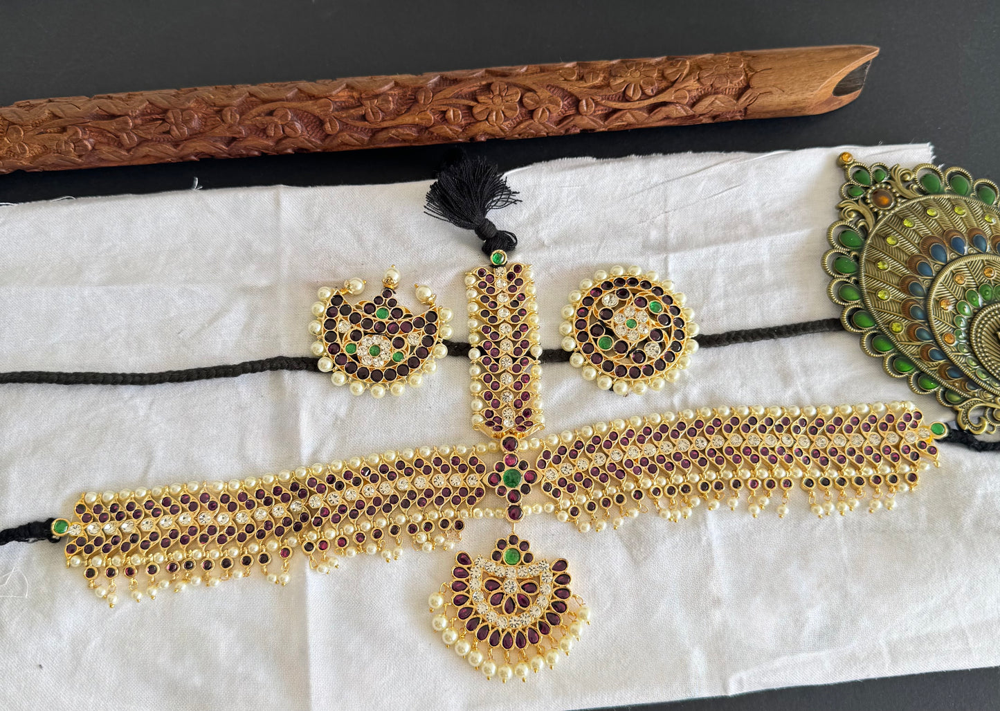 Gold tone precious kemp-green-white pearl maang tikka sun moon dj-50872