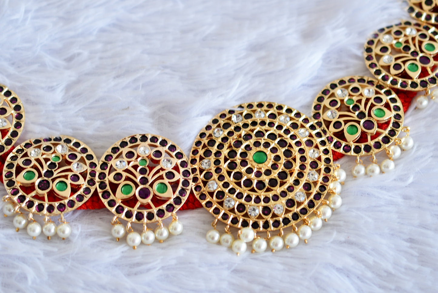 Gold tone precious kemp-green pearl round peacock waist band dj-52541