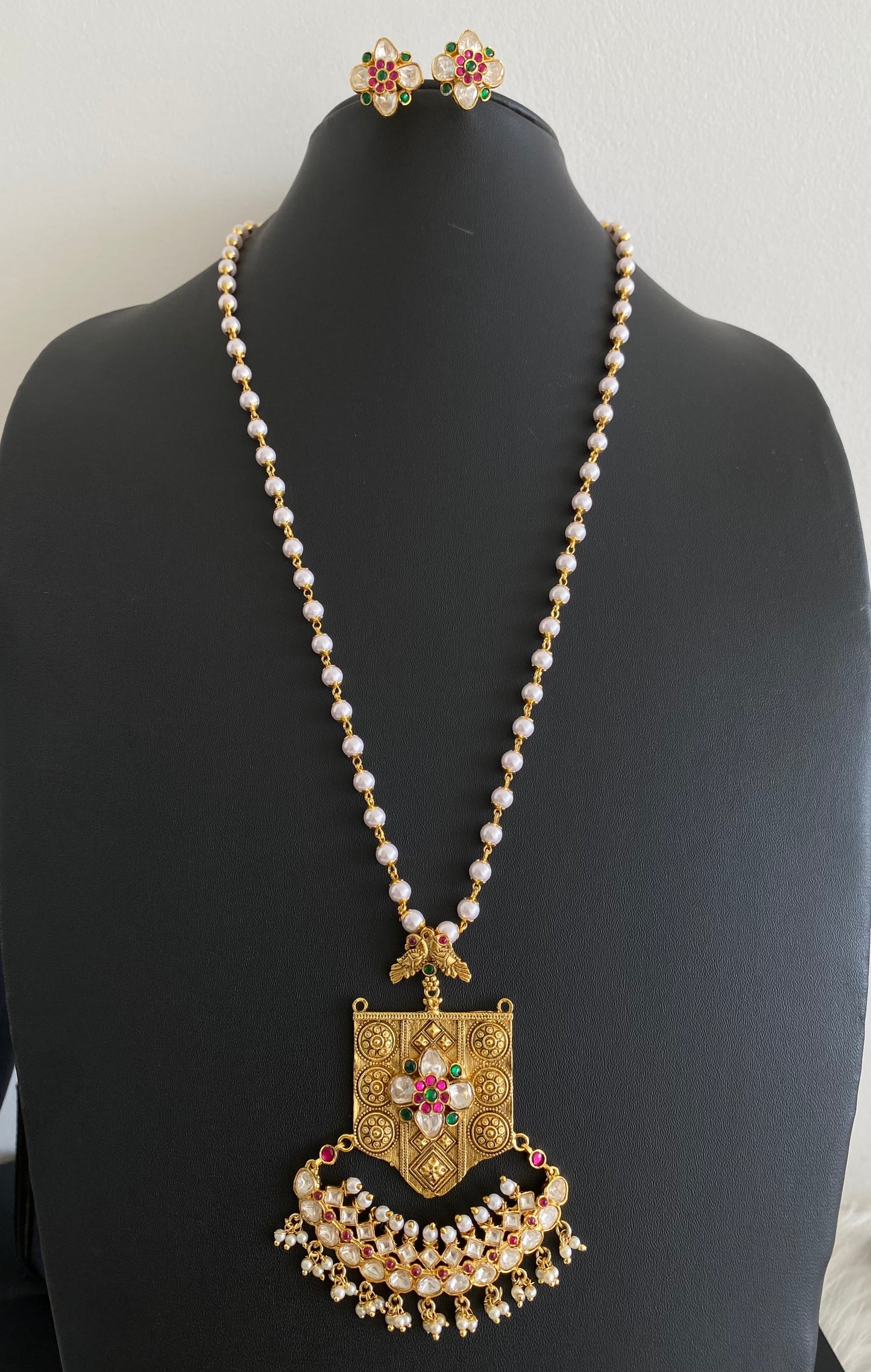 Antique gold tone Kundan jadau pearl chain with pendant set dj-53856