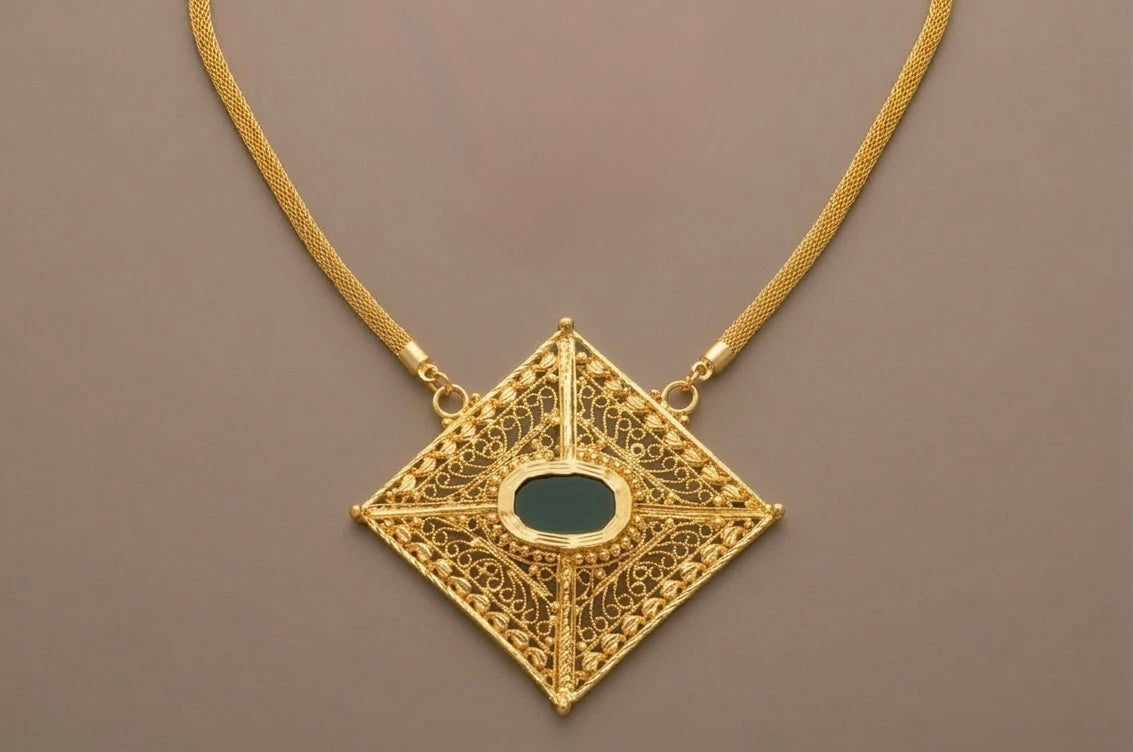 Gold tone green Kerala style pendant with 24 inches chain dj-41931