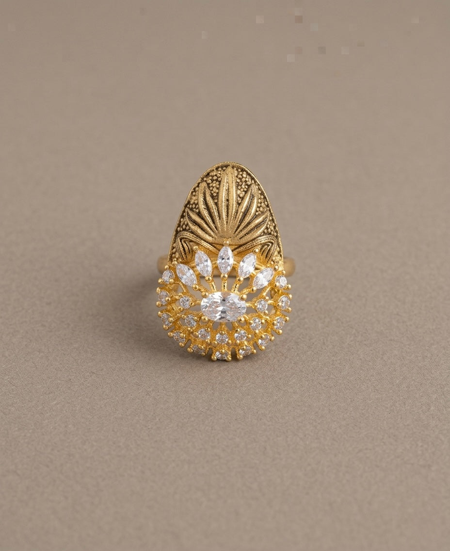 Antique gold tone cz white finger ring DJ22856