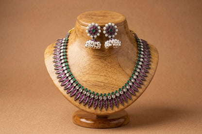 Black finish precious kemp-green-white mulla mottu necklace set dj-53353