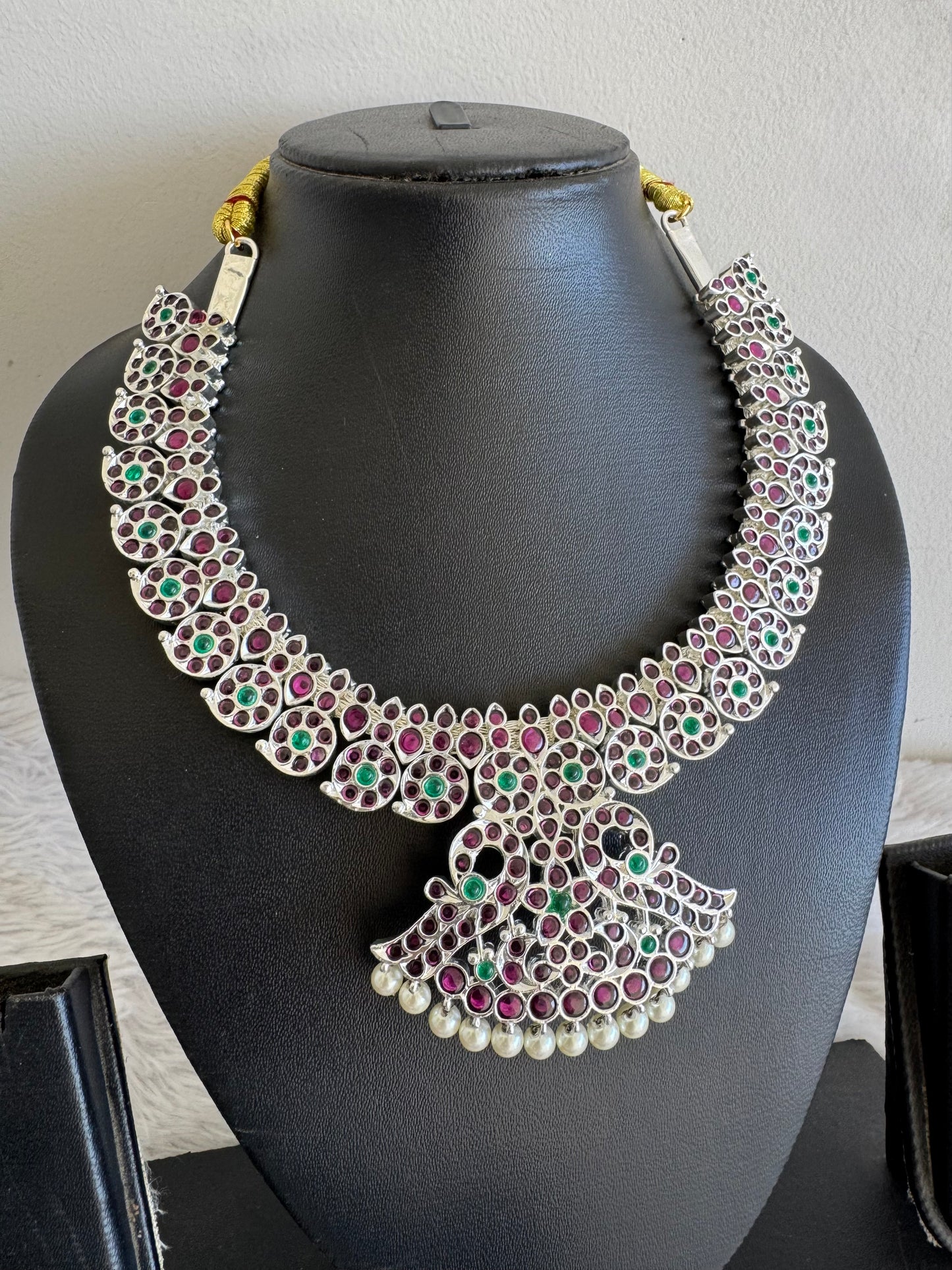 Silver tone precious kemp-green pearl mango necklace dj-52514