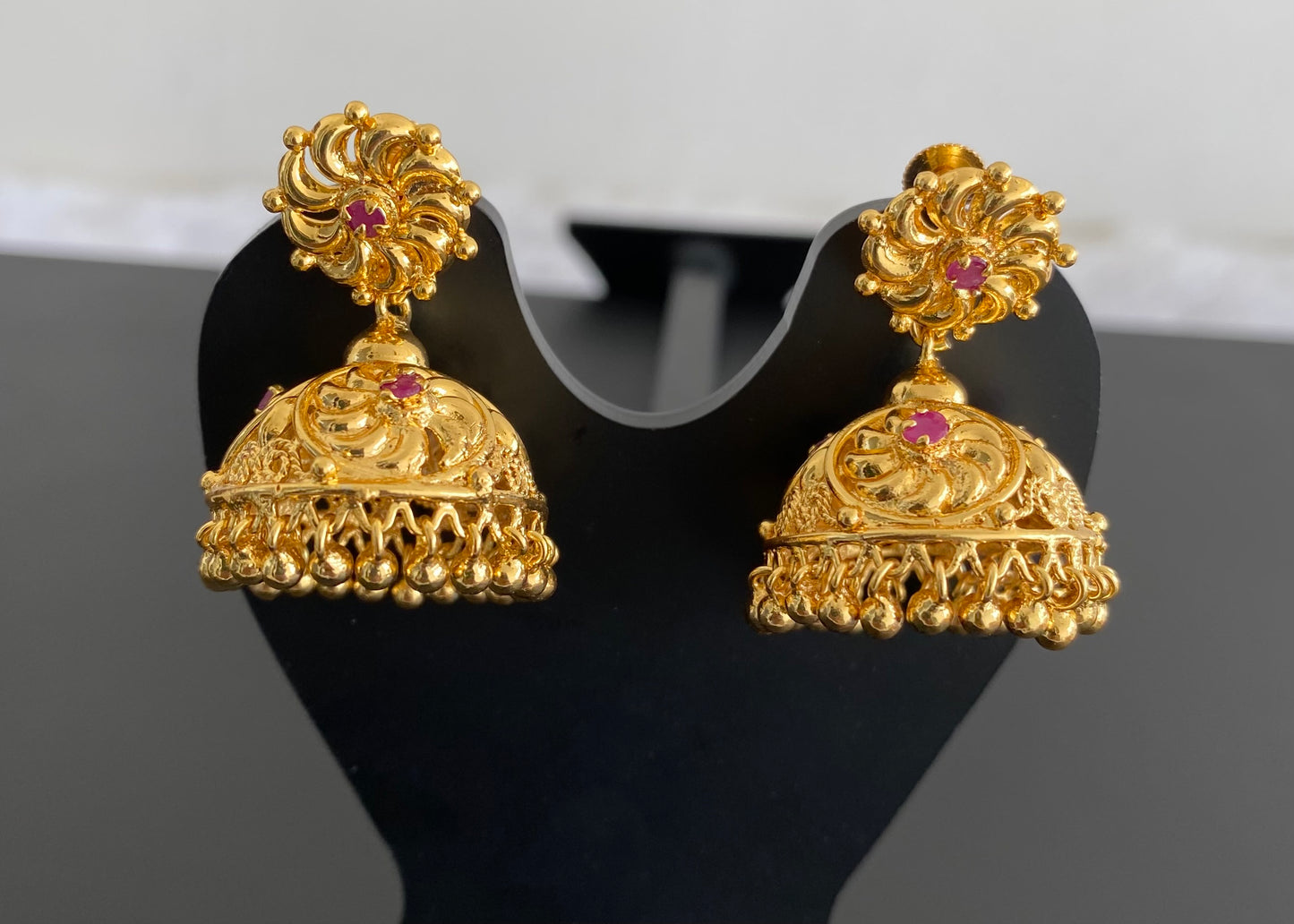 Gold tone ruby flower jhumkka dj-53150