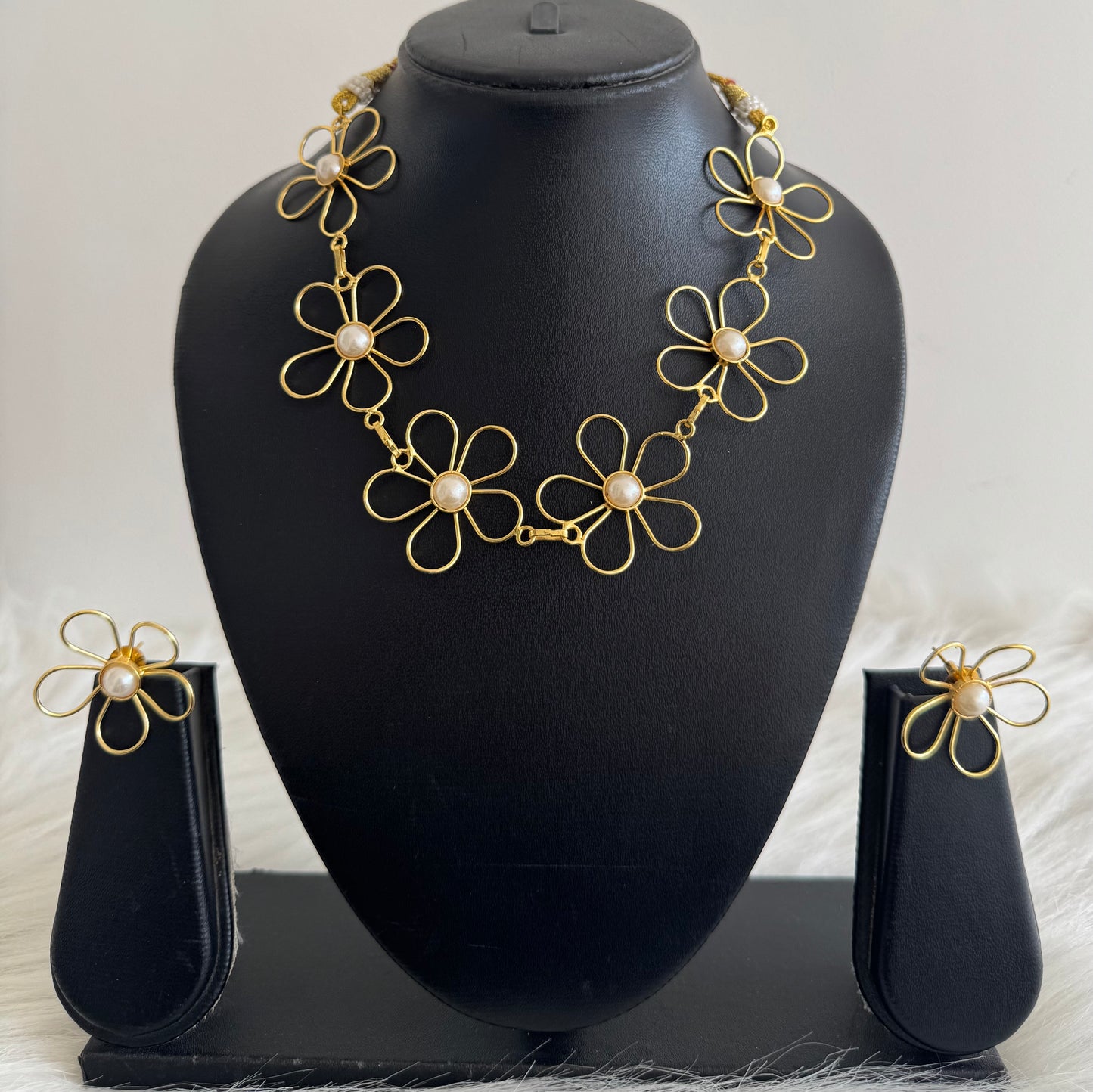 Gold tone pearl flower hasli necklace set dj-51249