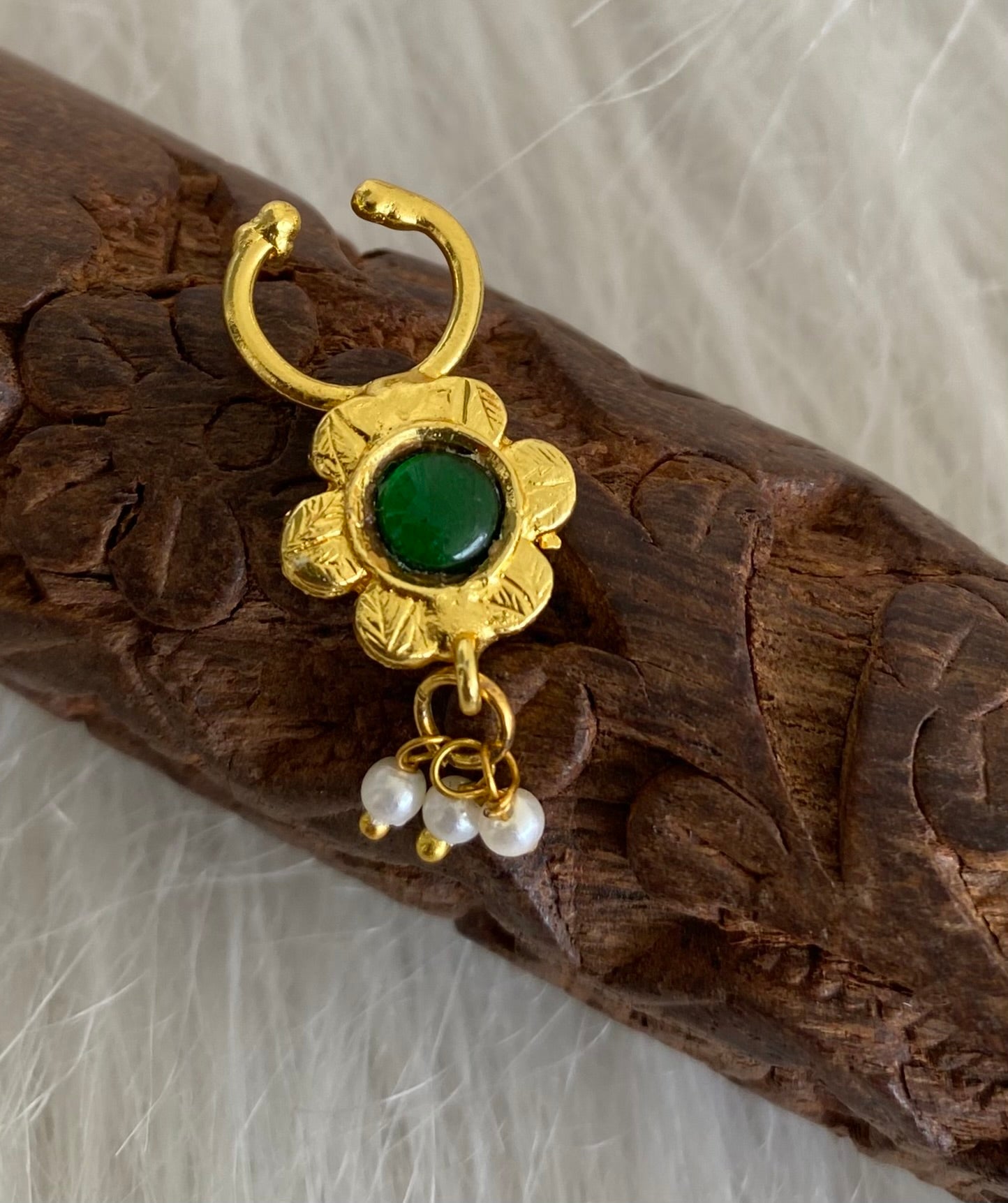 Gold tone green stone pearl nose pin/bulakku dj-53813