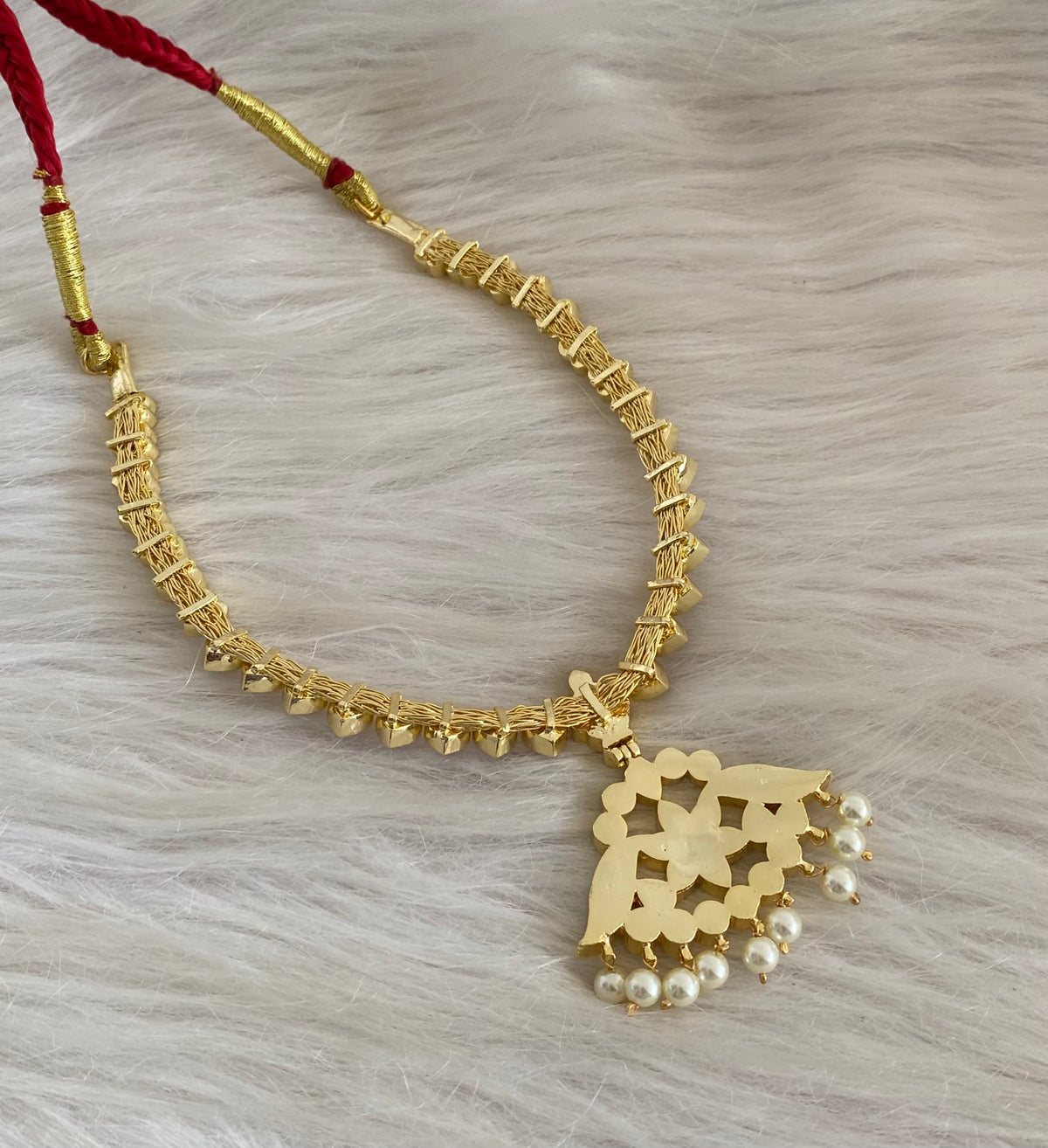 Gold tone precious kemp-green pearl necklace dj-55145