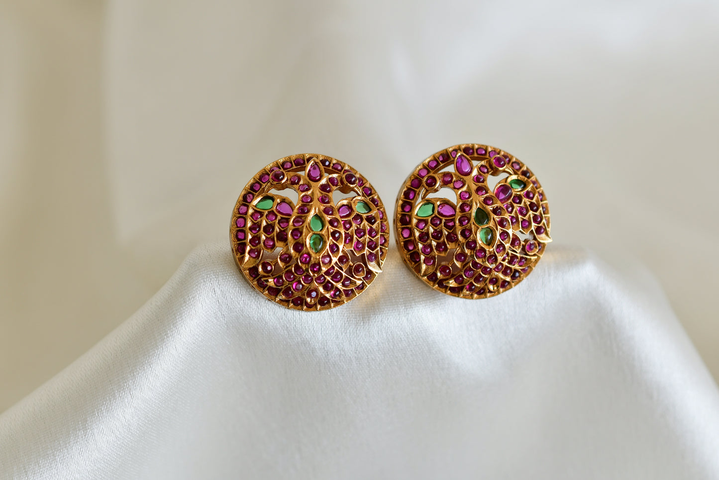 Matte finish kemp-green Gandaberunda round stud/earrings dj-52566