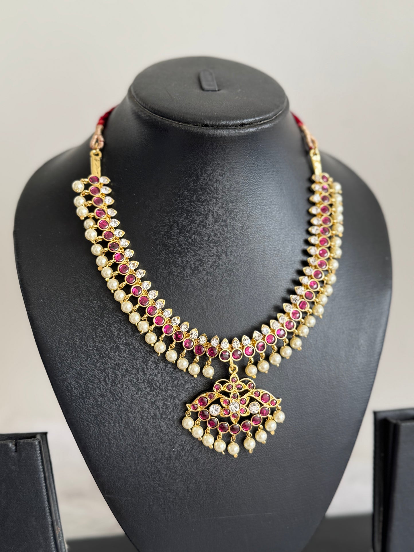 Gold tone precious kemp-white pearl necklace dj-51754