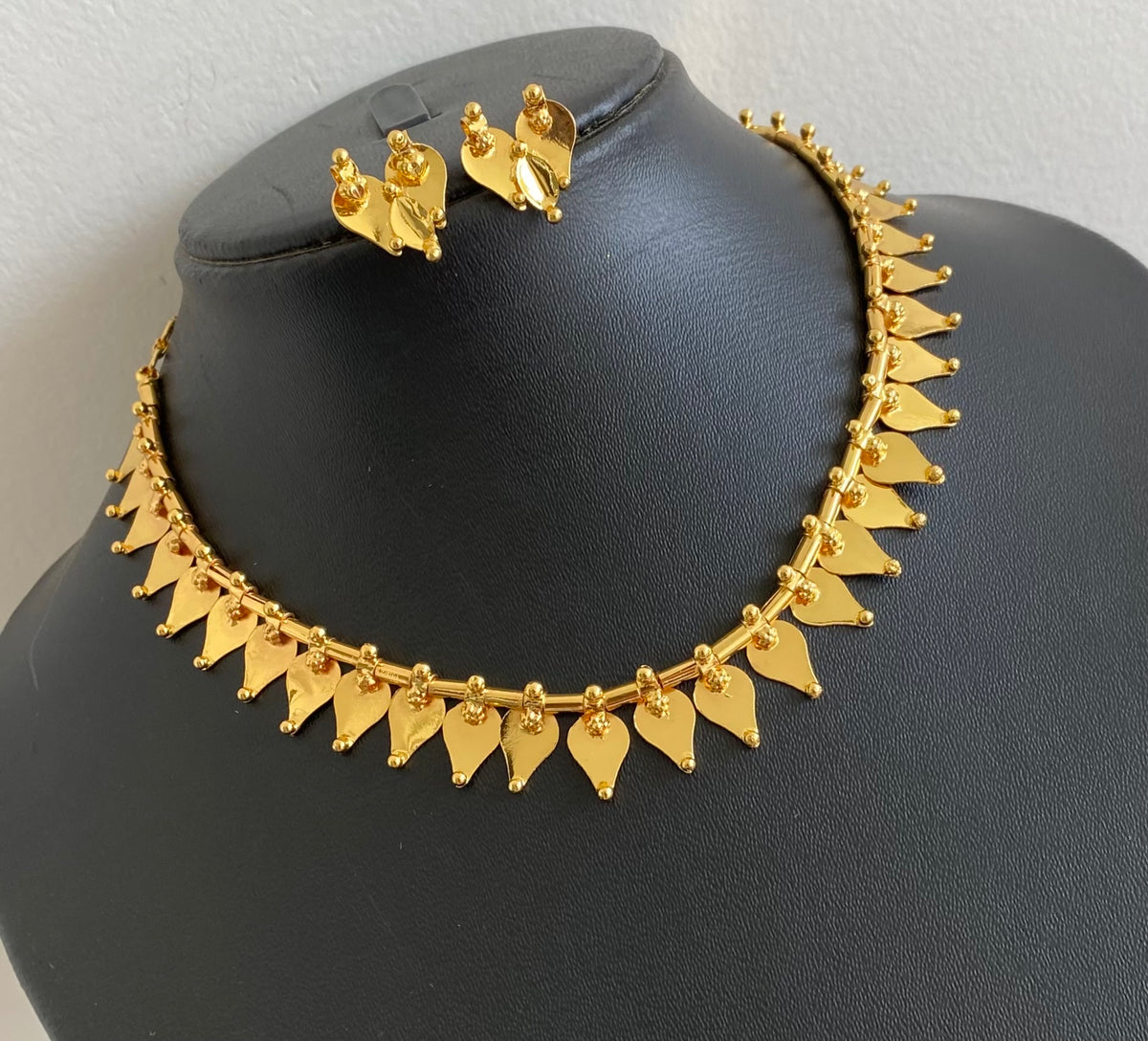 Gold tone Kerala style Thali Kootam necklace set dj-42558
