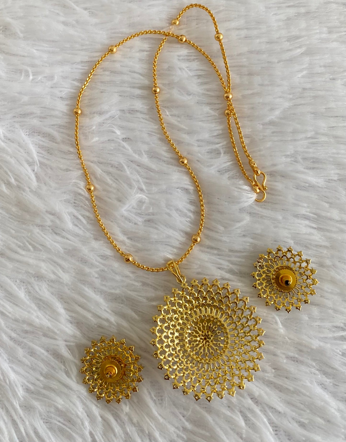 Gold tone 18 inches chain with two tone round pendant set dj-54032