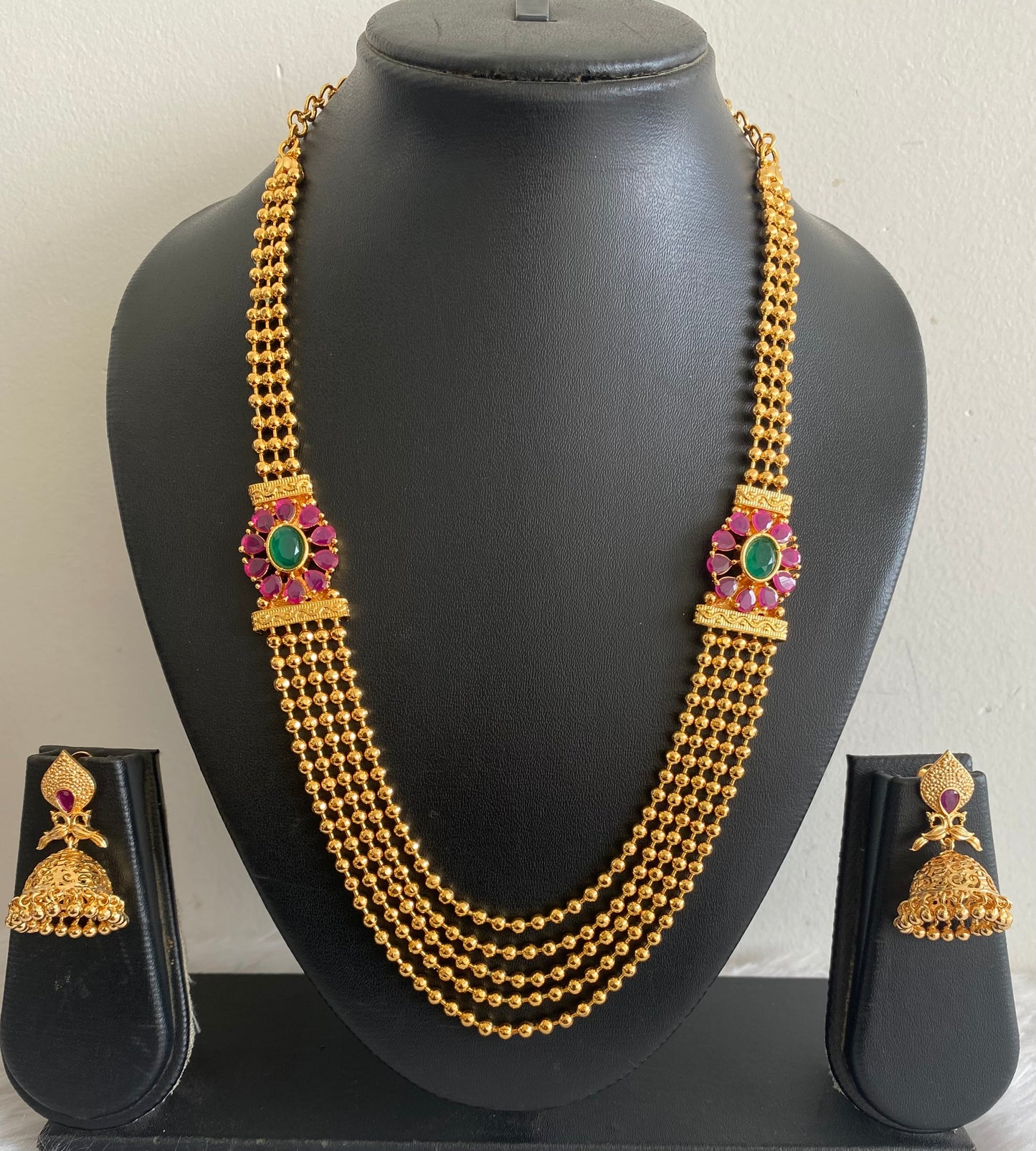 Gold tone ruby-emerald mugappu multilayer chain set dj-52904