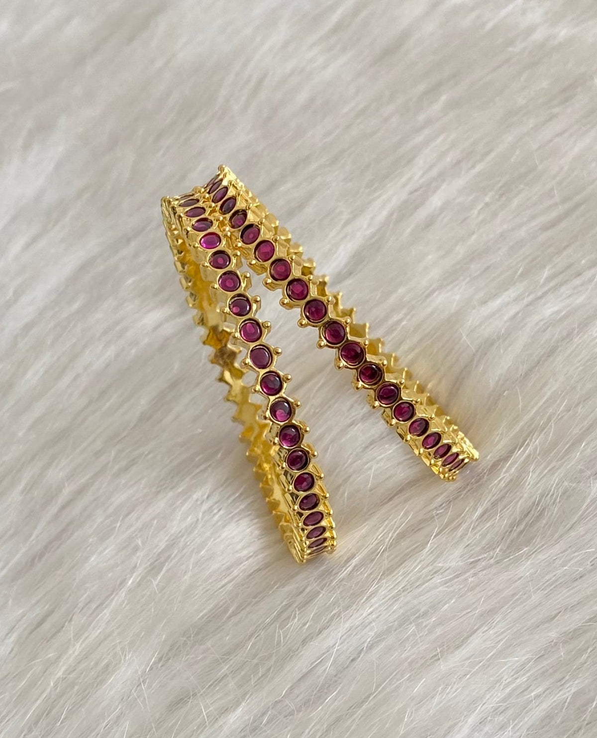 Gold tone precious kemp stone bangles(2.10) dj-54720