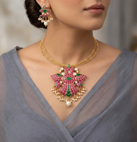 Gold tone kundan jadau ganda berunda pendant set with kanti chain dj-54181