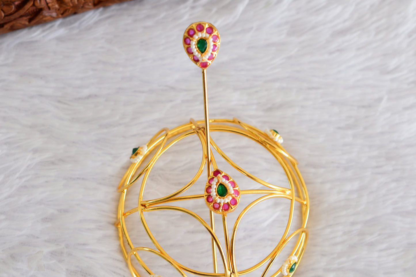 Gold tone kemp-green bun cage-hair accessory with stick Dj-52335