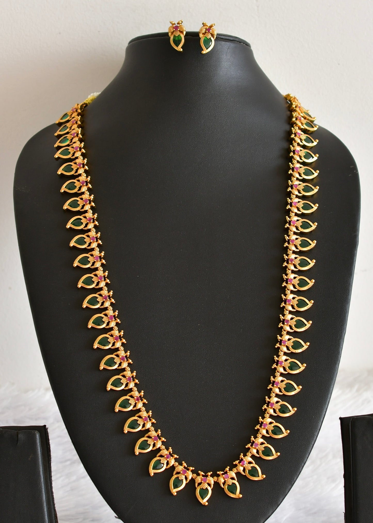 Matte finish pink-green peacock mango haar set dj-52437