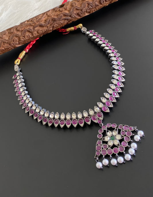 Black finish precious kemp-green-white pearl flower necklace dj-53954