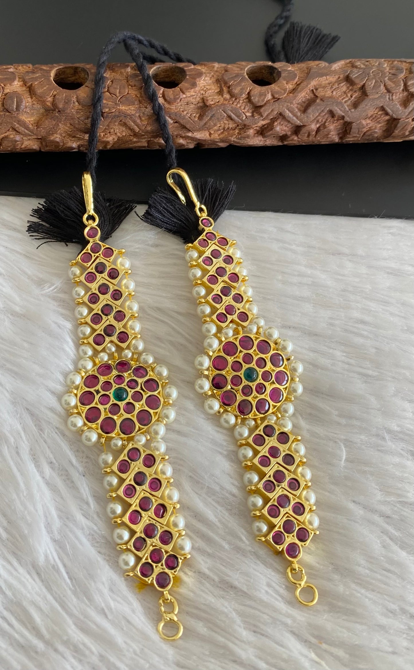 Gold tone precious kemp-green pearl ear side chain dj-53371