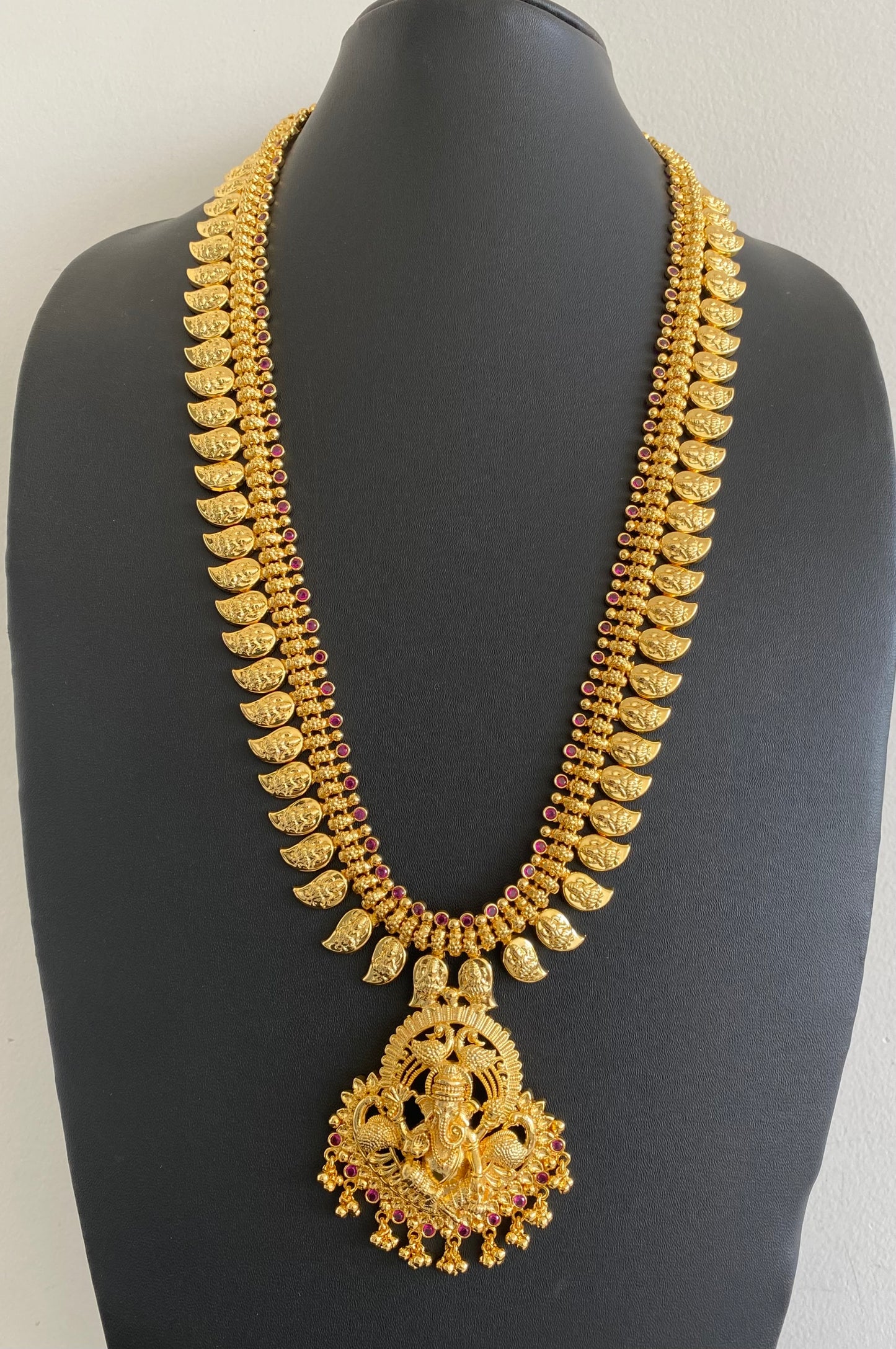 Gold tone pink stone lakshmi mango ganesha haar dj-53159