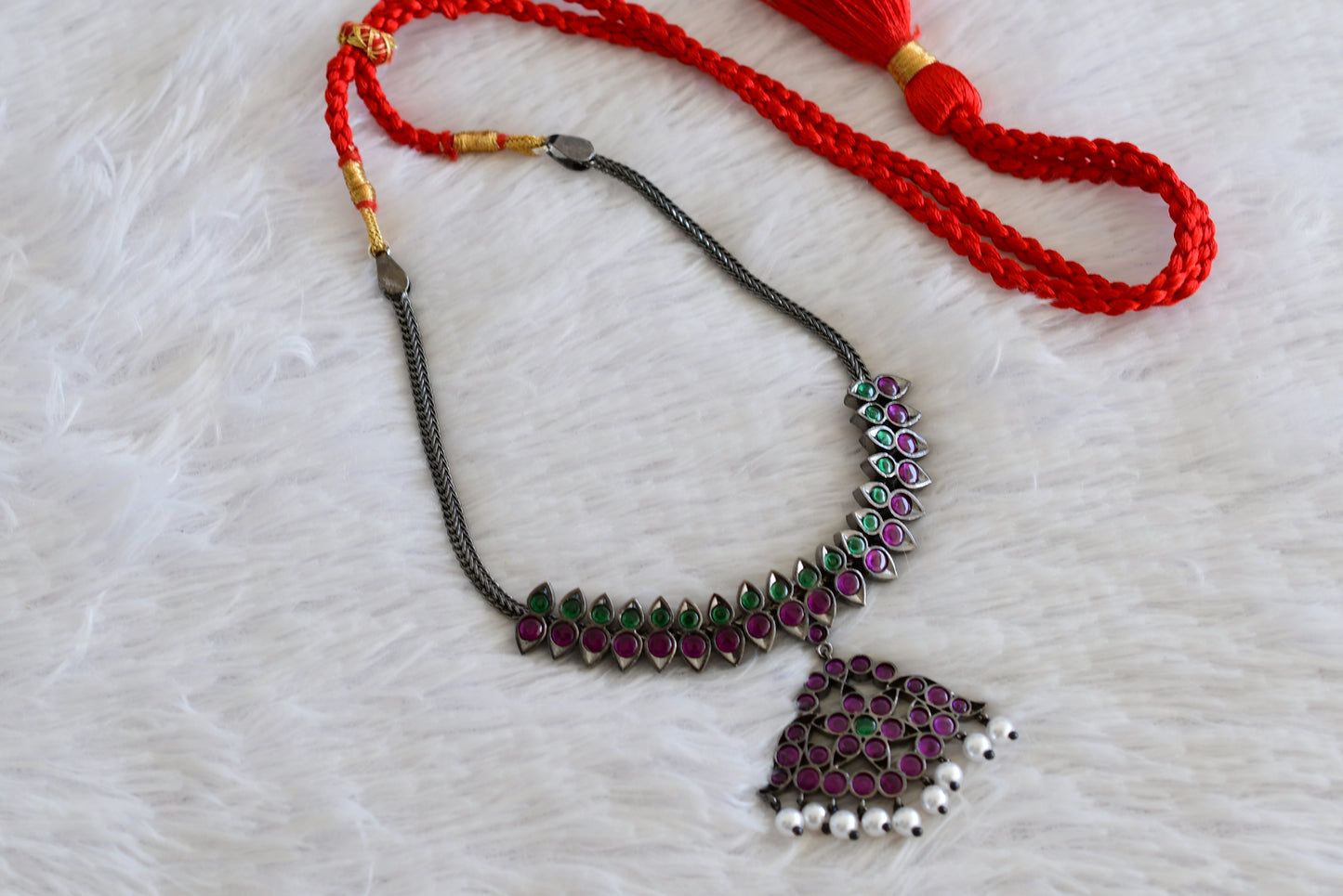 Black finish precious kemp-green pearl necklace Dj-52506