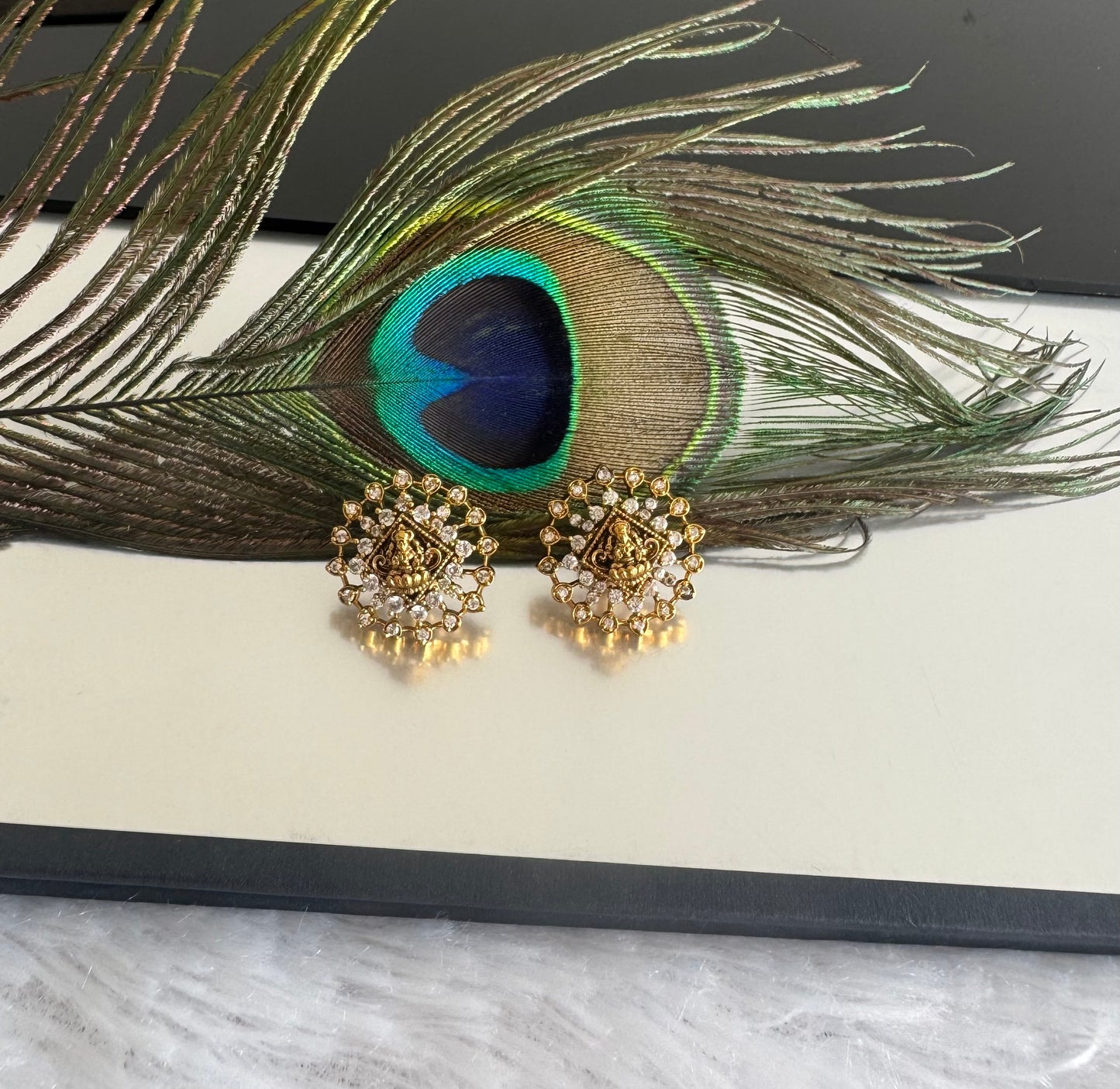 Matte finish white lakshmi round stud/earrings dj-51578