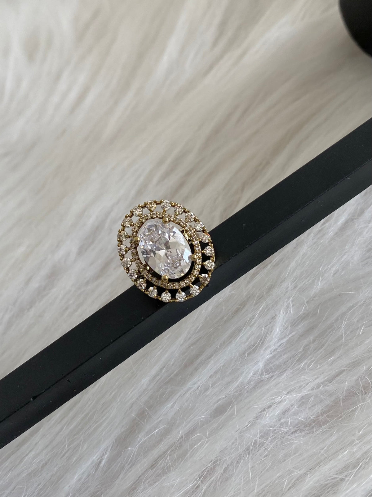 Antique gold tone cz white stone finger ring dj-55038