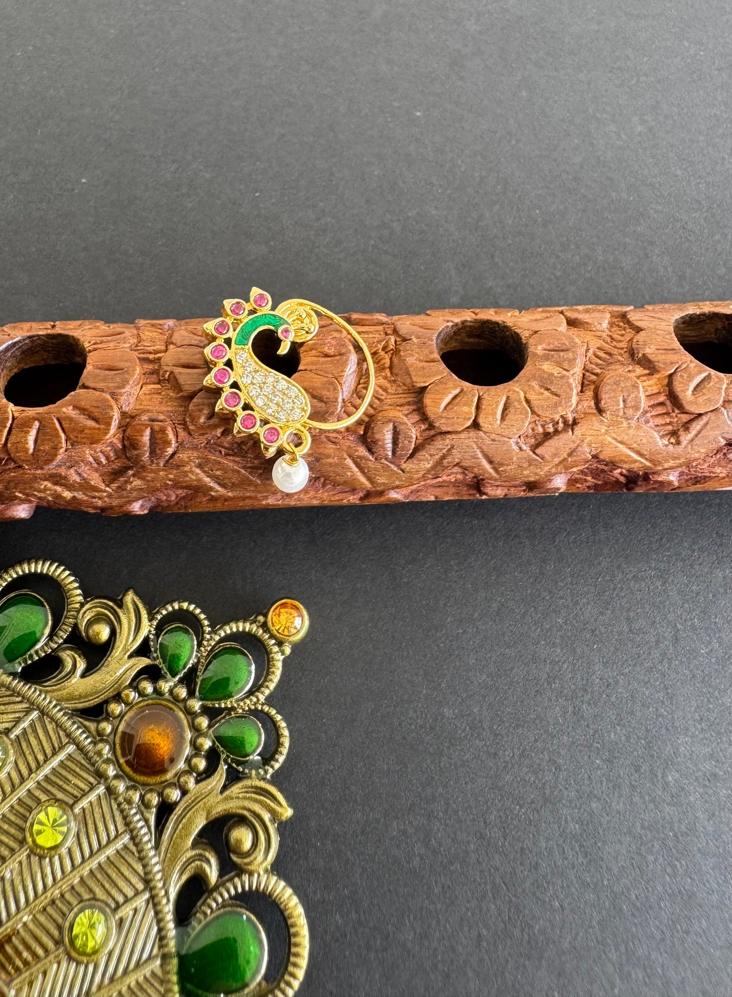 Gold tone pink-green peacock nose pin Dj-52037