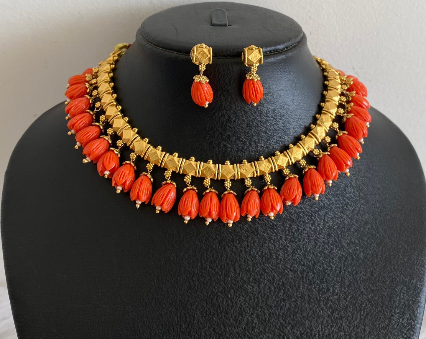Antique gold tone red tulip beaded necklace set dj-54365