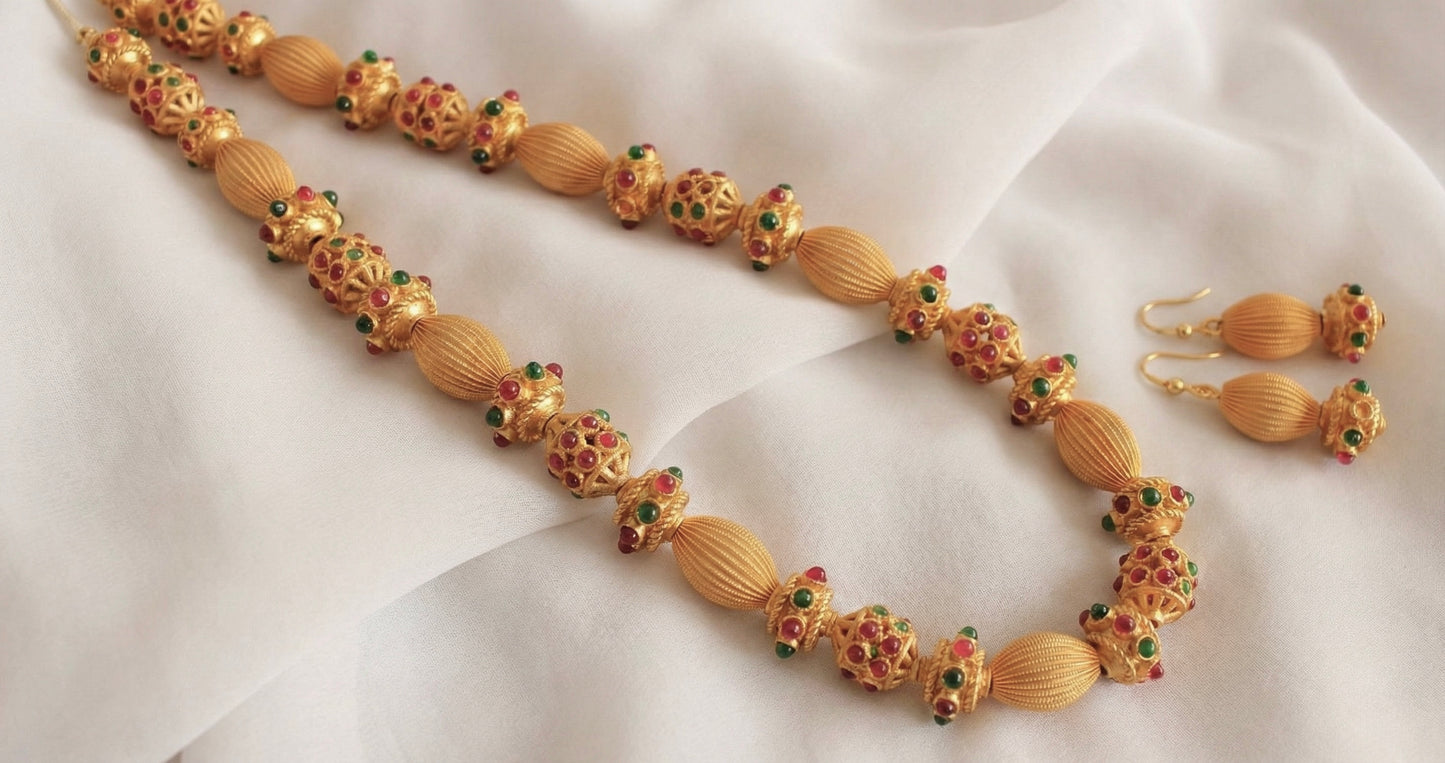 Matte finish Kemp-green beaded necklace set DJ18130